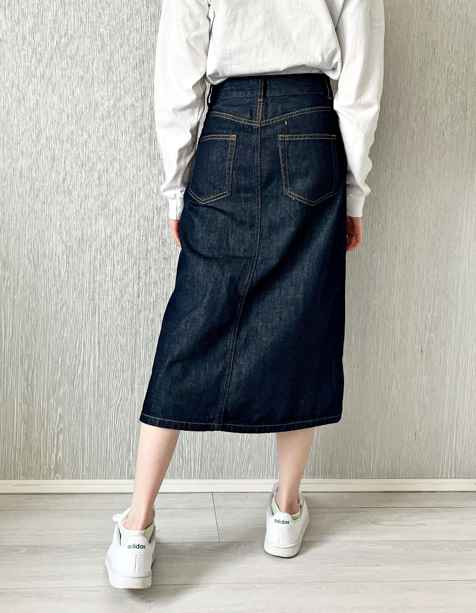 GU（ジーユー）のおすすめスカート「デニムフロントスリットミディスカート+EC（丈短め）」