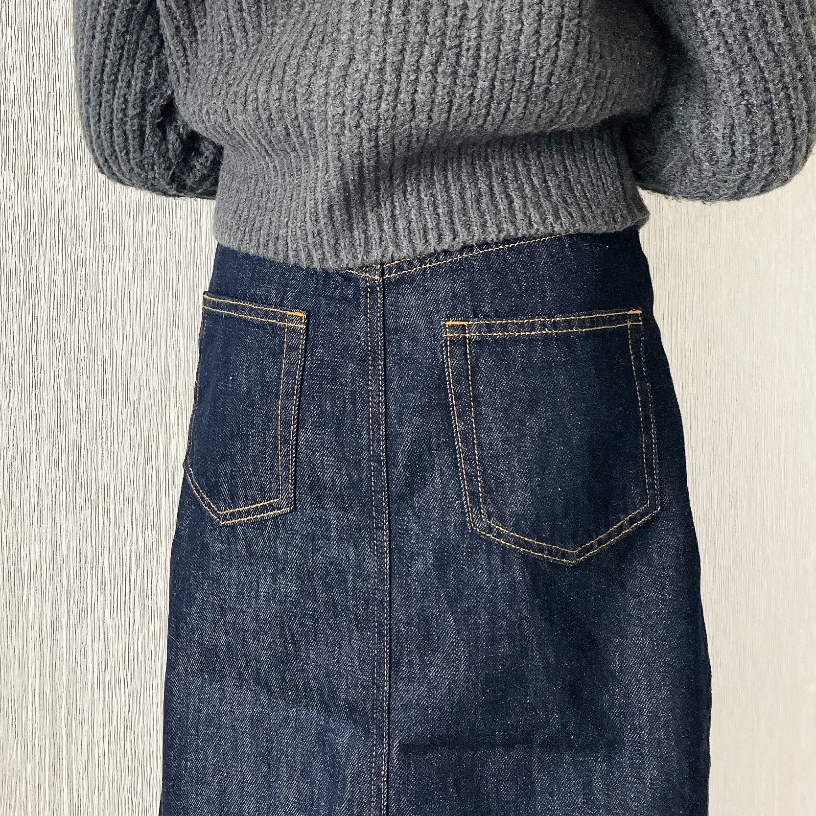 GU（ジーユー）のおすすめスカート「デニムフロントスリットミディスカート+EC（丈短め）」