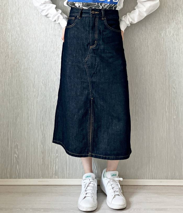 GU（ジーユー）のおすすめスカート「デニムフロントスリットミディスカート+EC（丈短め）」