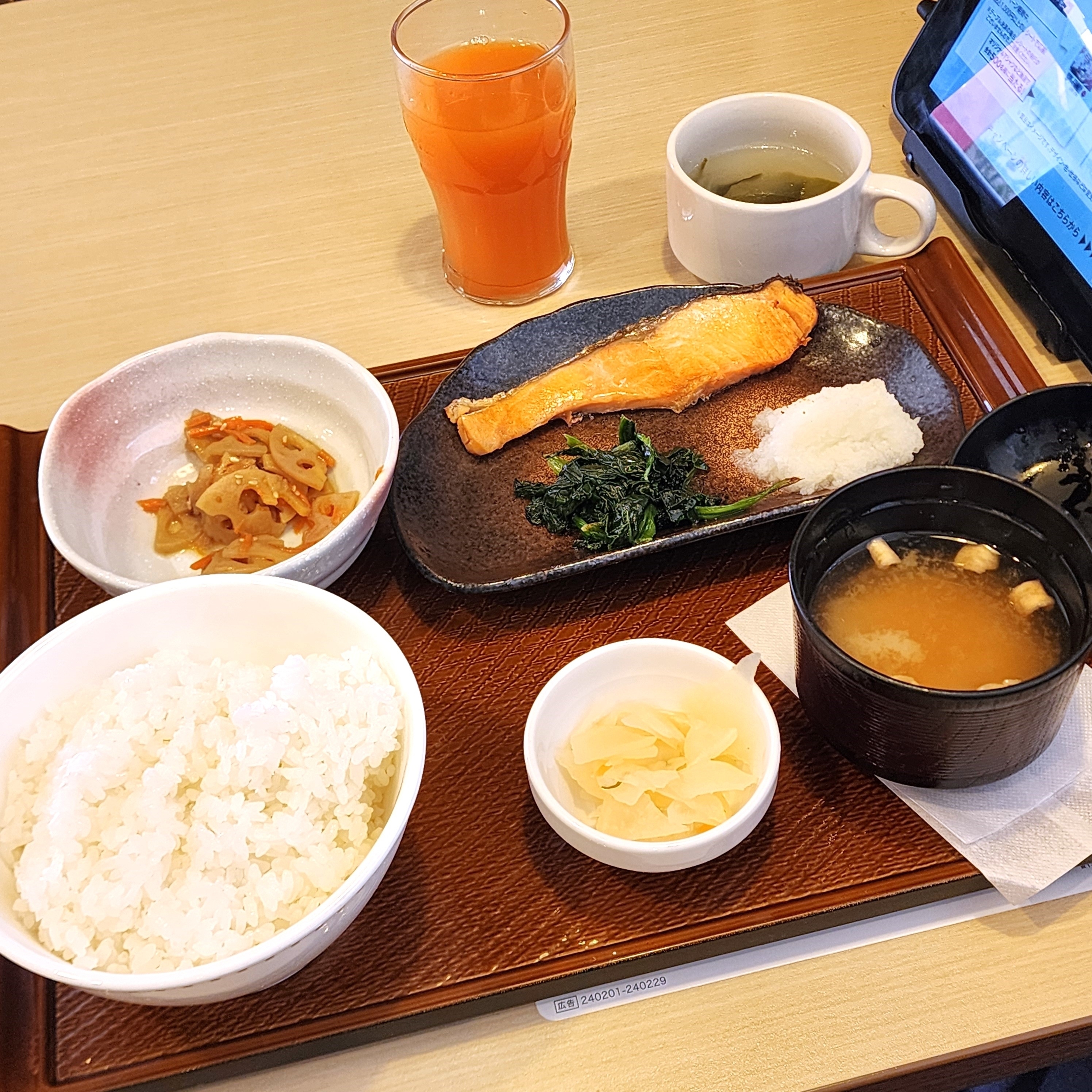 ガストのおすすめモーニングメニュー「焼鮭朝定食」