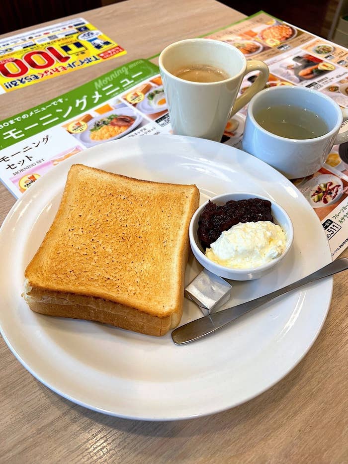 ガストのおすすめモーニングメニュー「小倉クリームトーストセット」