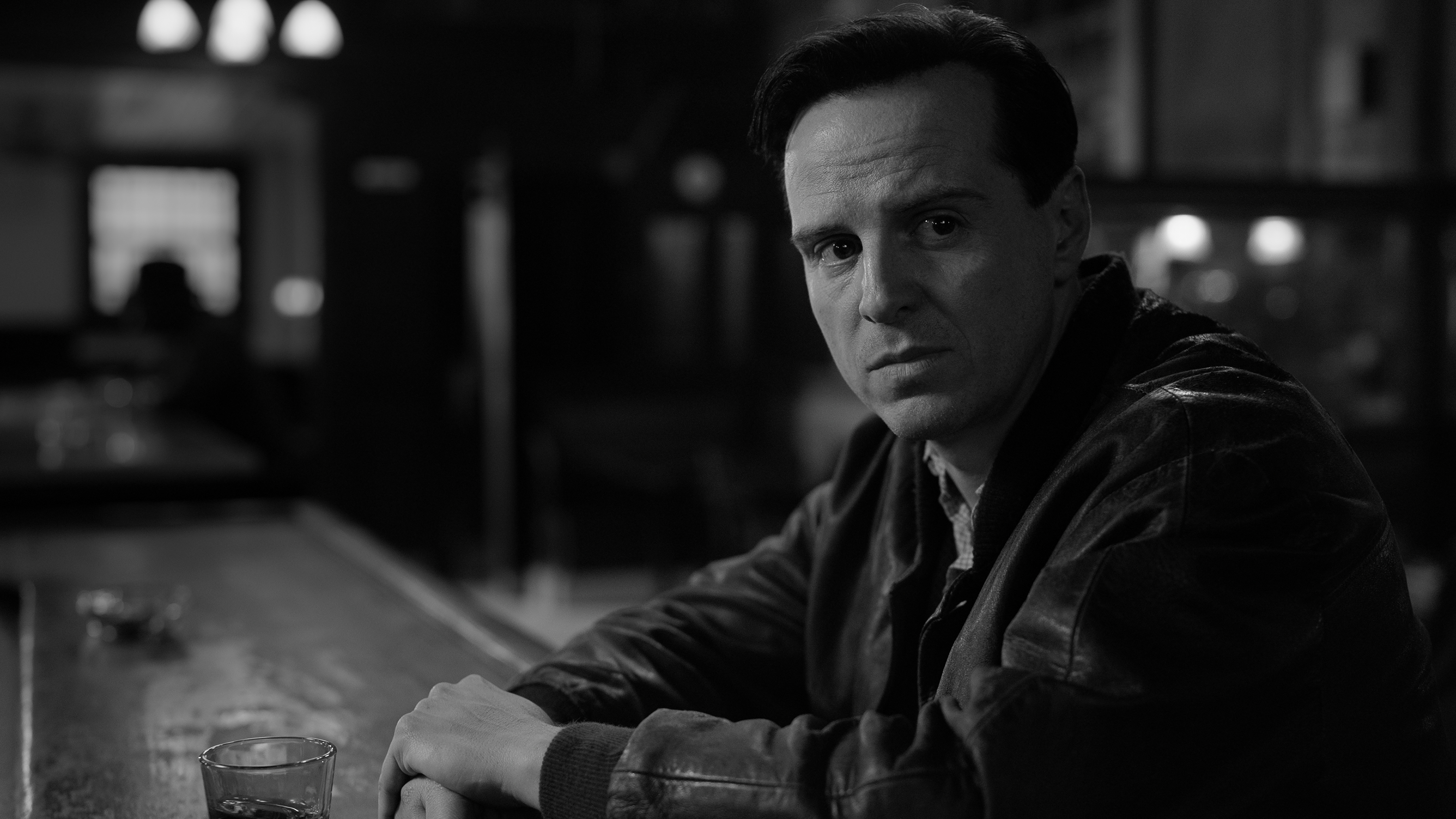 Andrew Scott in Ripley sitting at a bar
