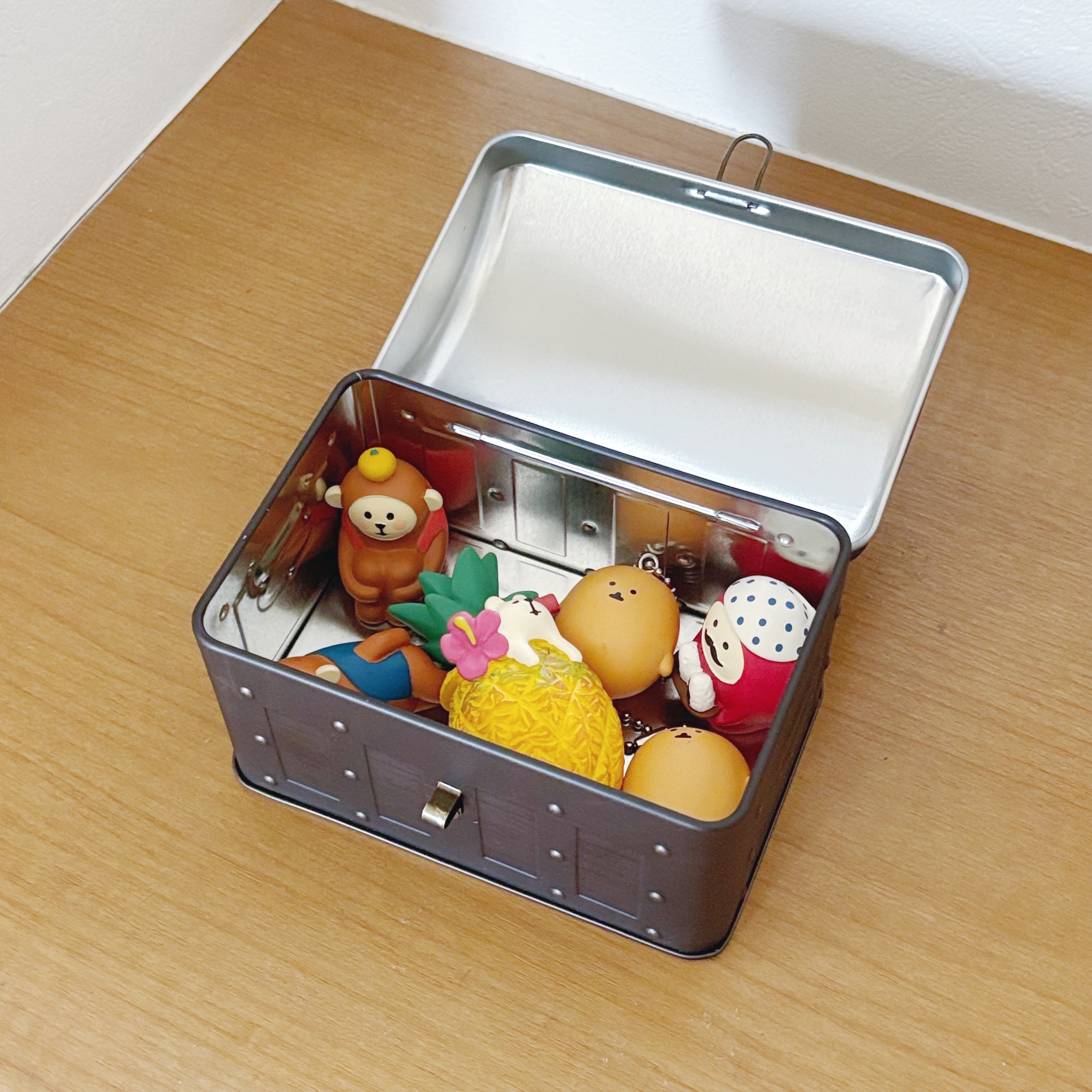 カルディのおすすめのお菓子「チョコクランチ宝箱缶」