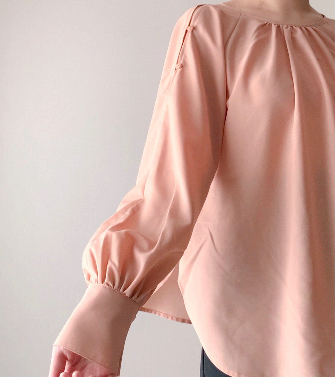 GU(ジーユー)のおすすめファッションアイテム「オープンショルダーブラウス(長袖)Z+E」