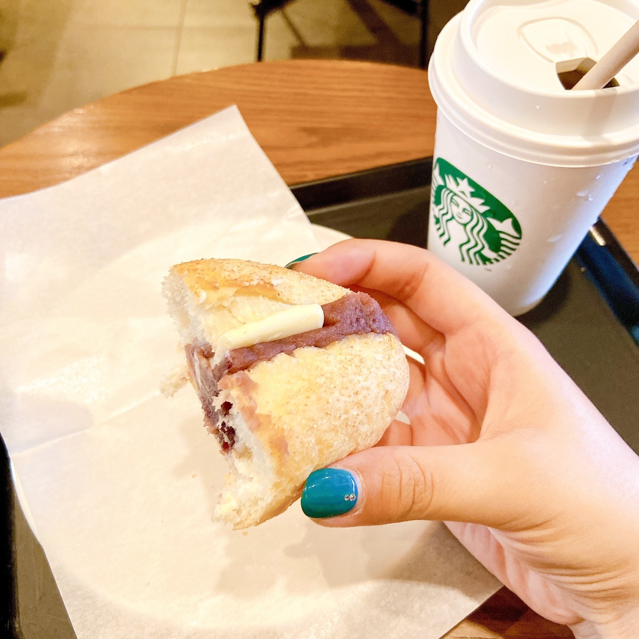 スタバのオヤツにおすすめなスイーツ「あんバターサンド」