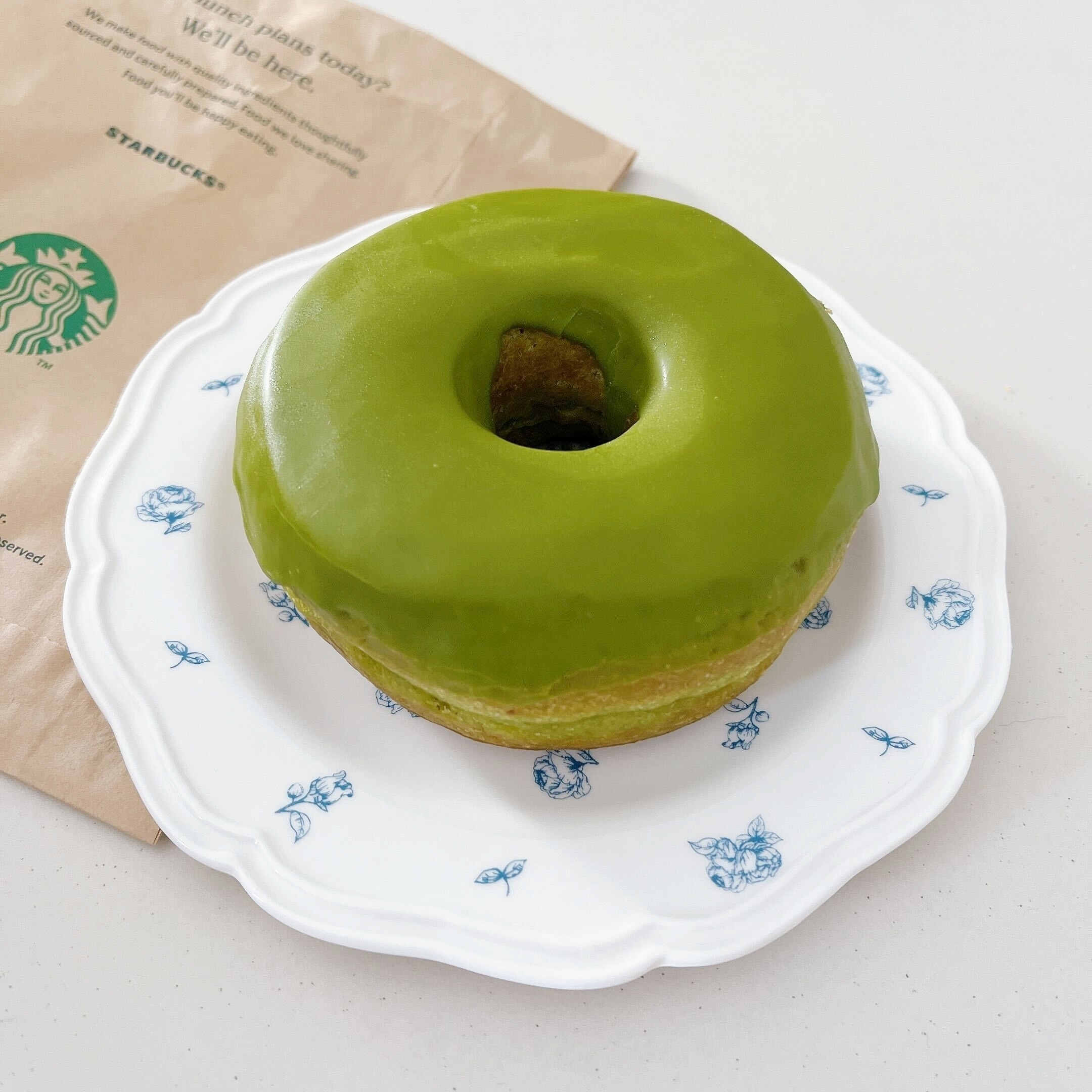 スタバのオヤツにおすすめなスイーツ「抹茶クリームドーナツ」