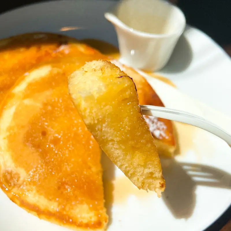 Tully's Coffee(タリーズコーヒー)のオススメのメニュー「ピュアメープルとバターのパンケーキ」