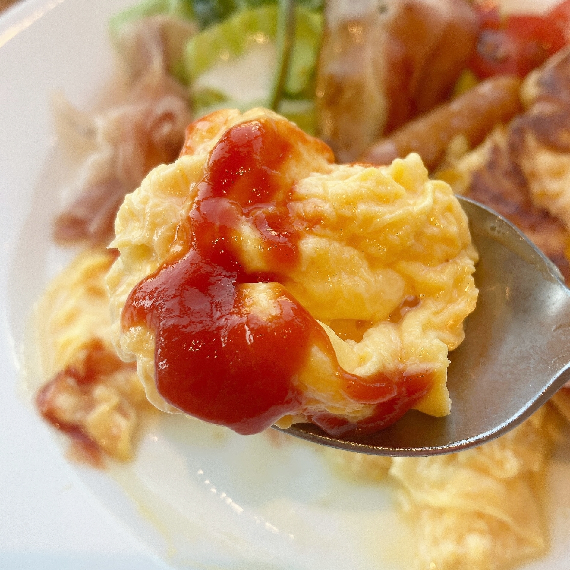 Denny's(デニーズ)のおすすめ朝食「スクランブルエッグ&チーズフレンチトースト(苺ヨーグルト・ドリンクバーつき)」