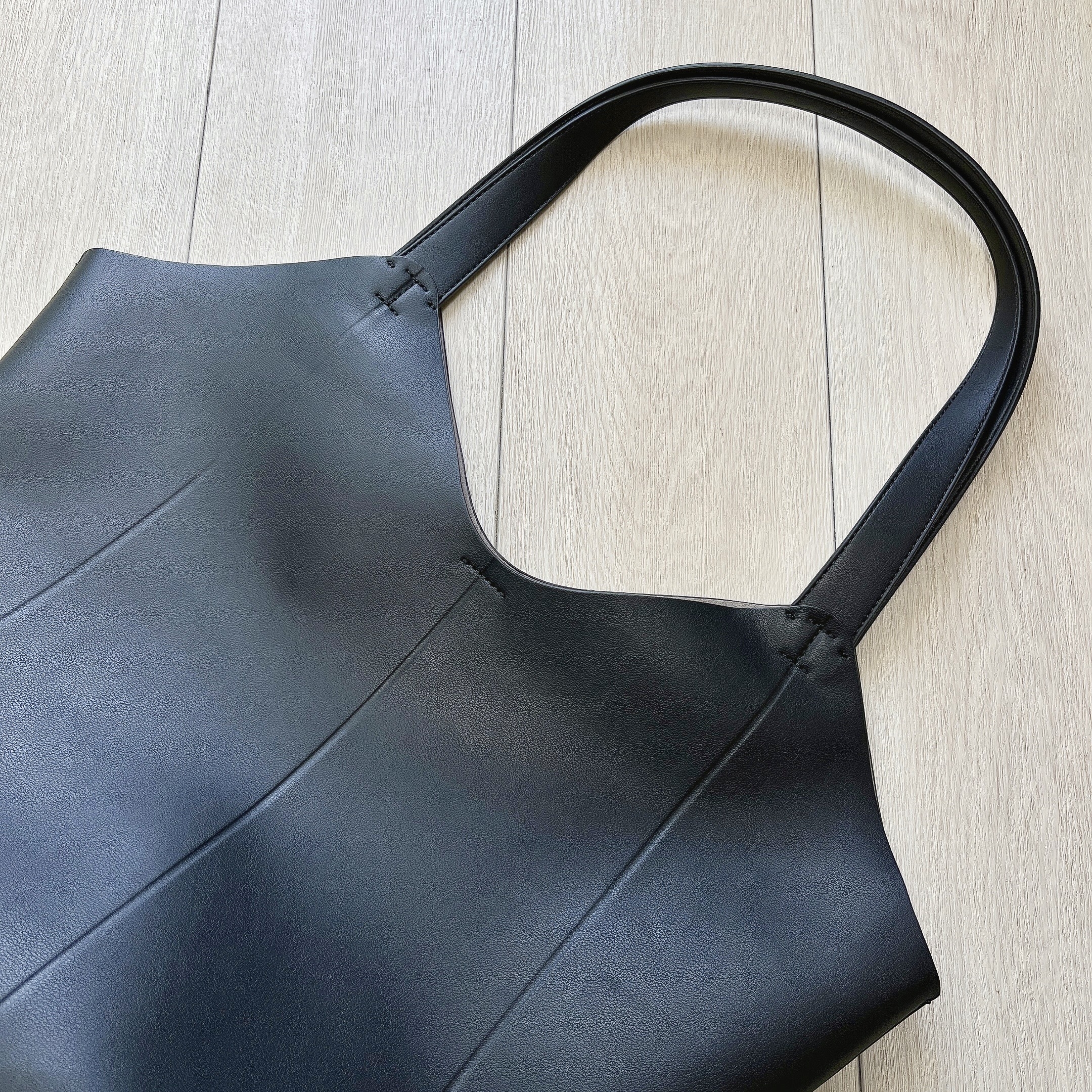 ZARAのおすすめファッショングッズ「トートバッグ」