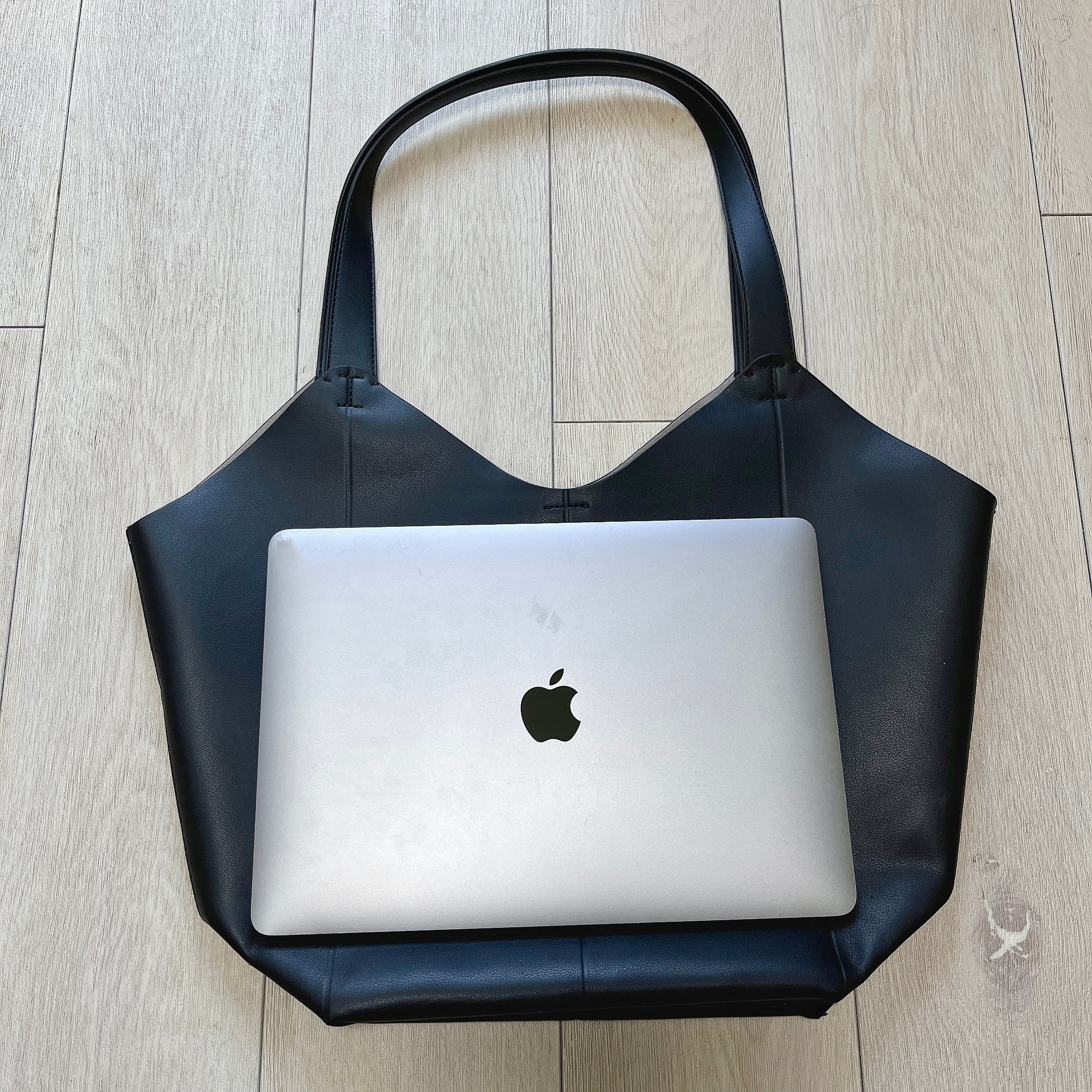 ZARAのおすすめファッショングッズ「トートバッグ」