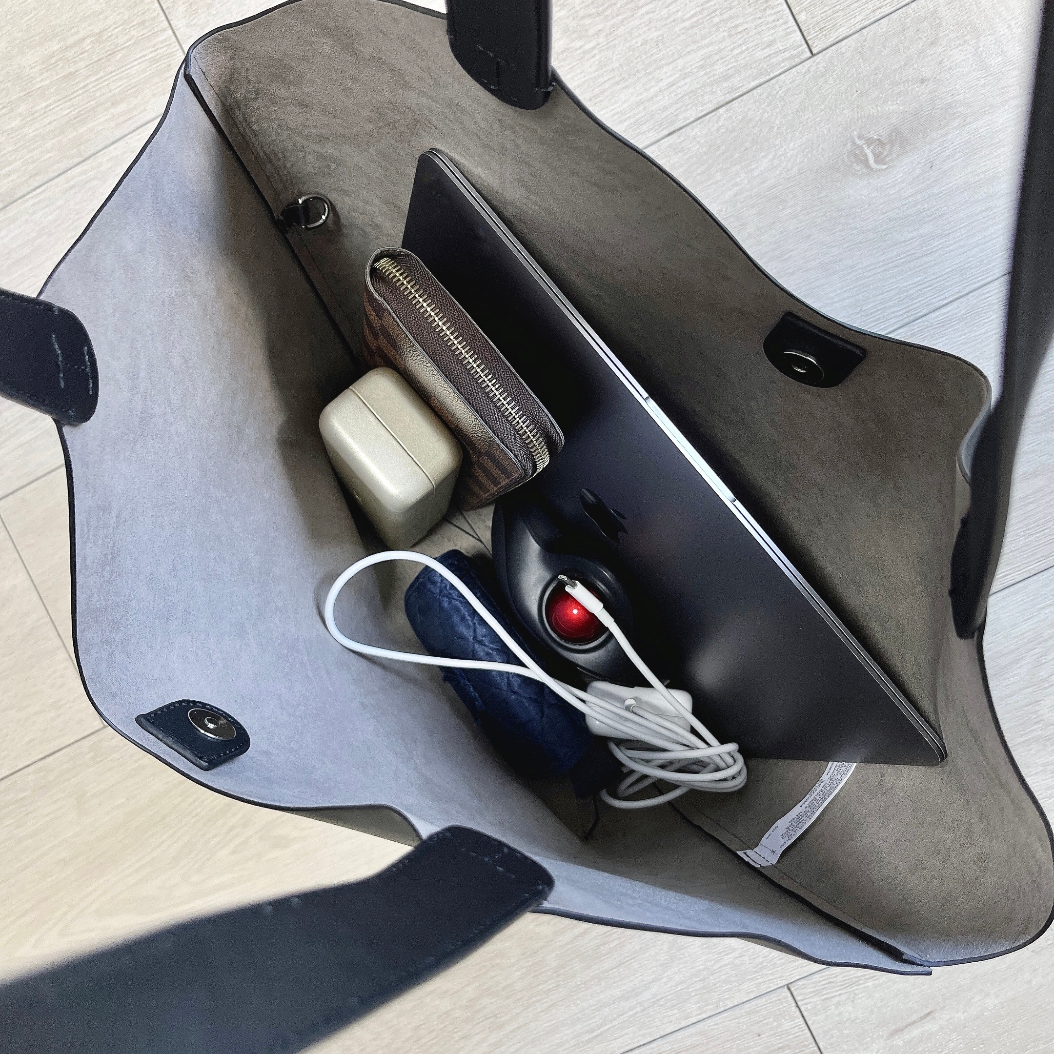 ZARAのおすすめファッショングッズ「トートバッグ」