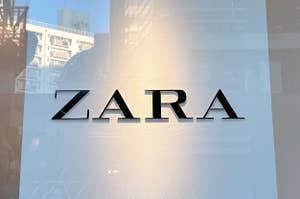 ZARAの店舗サイン