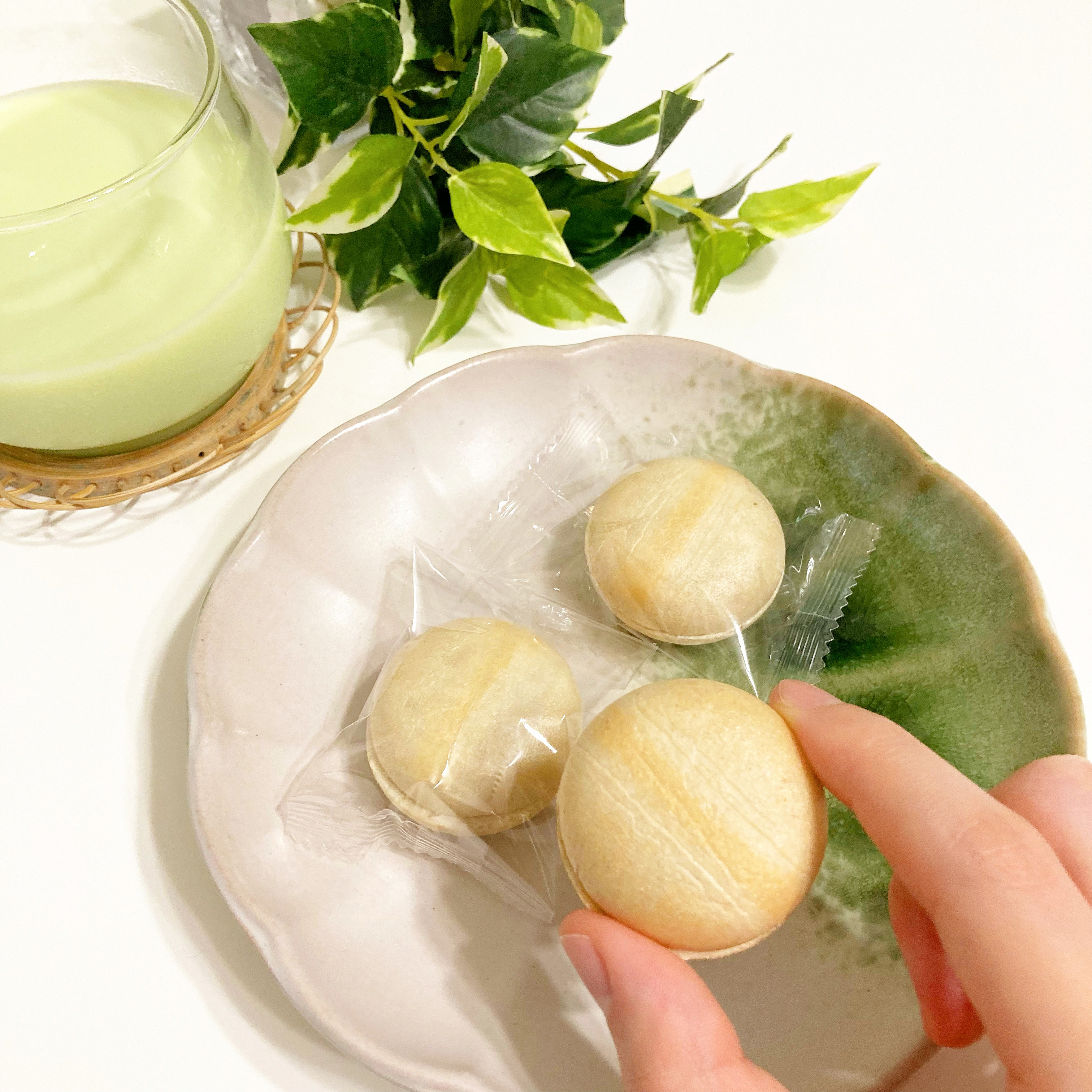 3COINS(スリーコインズ)の期間限定スイーツ「やわらか餅を詰め込んだ静岡抹茶もなか」