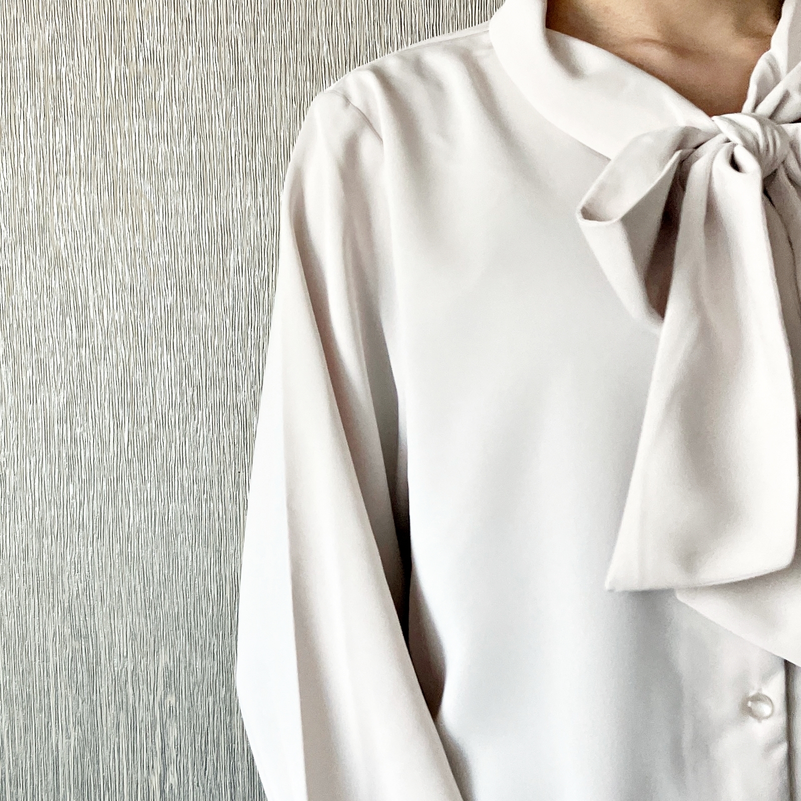 Honeys（ハニーズ）のおすすめブラウス「ボウタイブラウス」