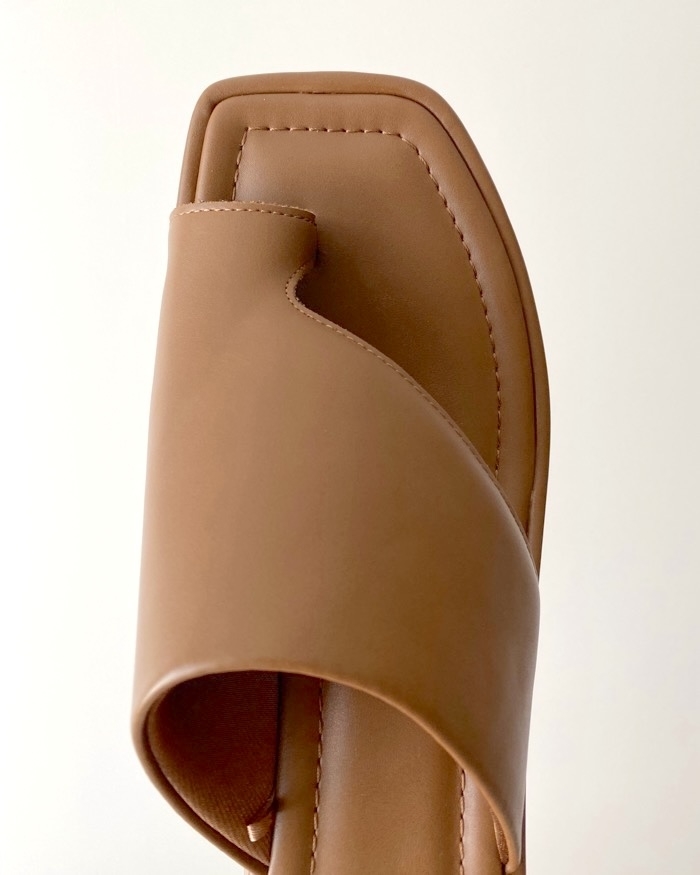 GU(ジーユー)のおすすめシューズ「サムループトングサンダル+E」