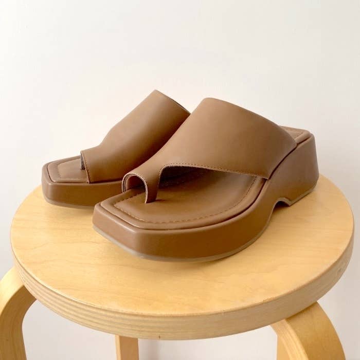 GU(ジーユー)のおすすめシューズ「サムループトングサンダル+E」