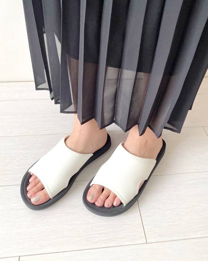 UNIQLO(ユニクロ)のおすすめシューズ「スライドサンダル」