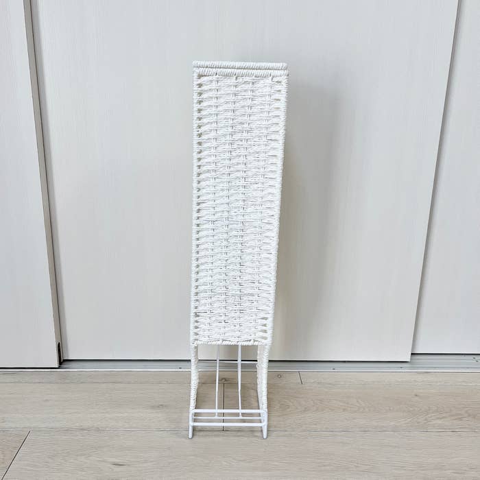 ニトリの収納アイテム「タワー型トイレロール収納 ライラ 6ロール(ホワイト)」