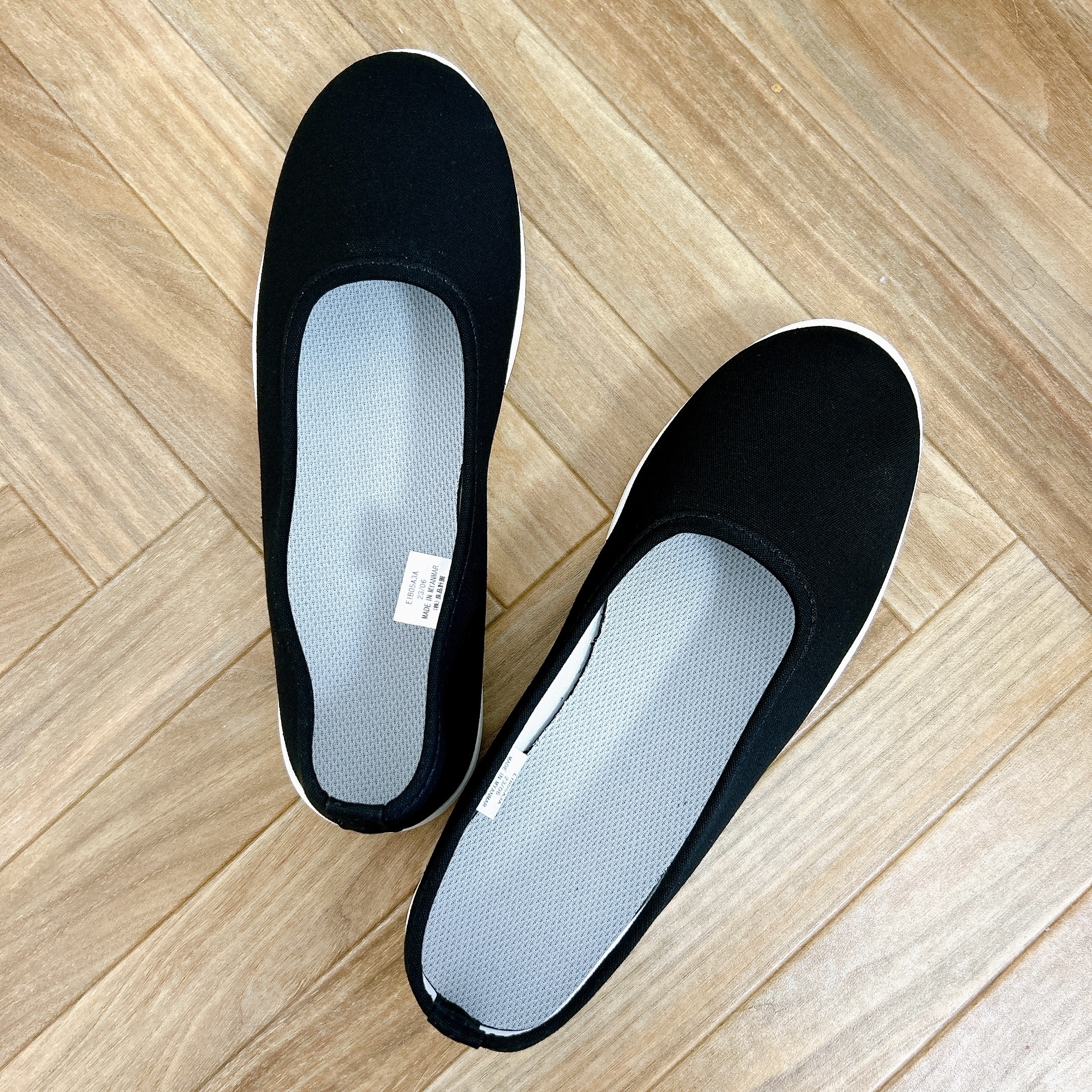 無印良品のおすすめシューズ「婦人 軽量 かかとが踏めるスニーカー」