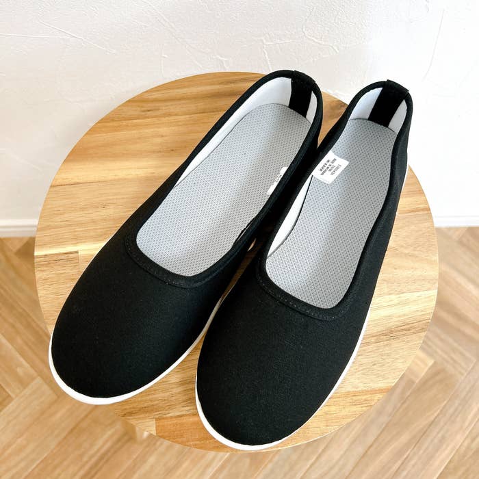 無印良品のおすすめシューズ「婦人 軽量 かかとが踏めるスニーカー」