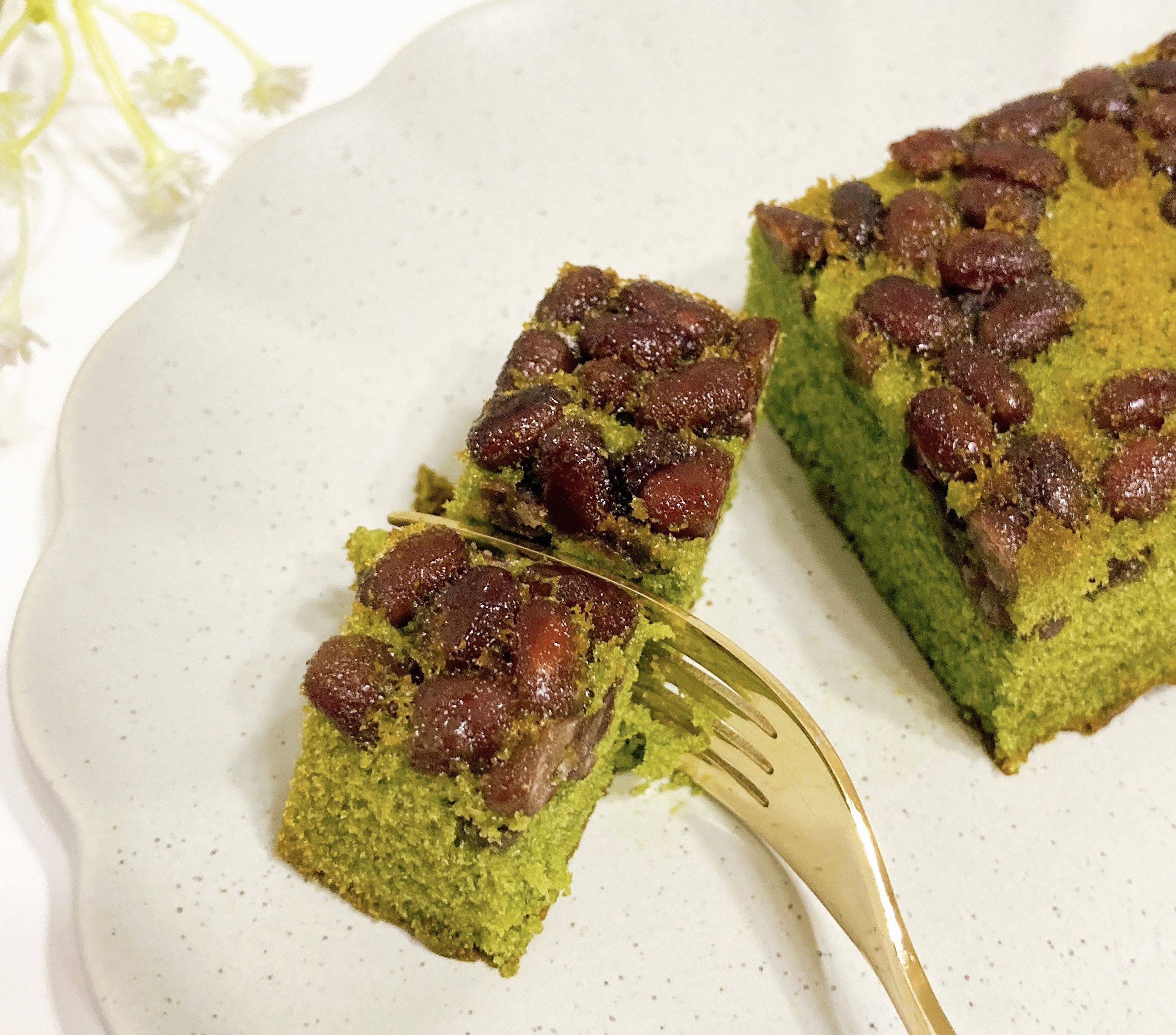 3COINS(スリーコインズ)の期間限定スイーツ「小豆たっぷりの宇治抹茶ケーキ」