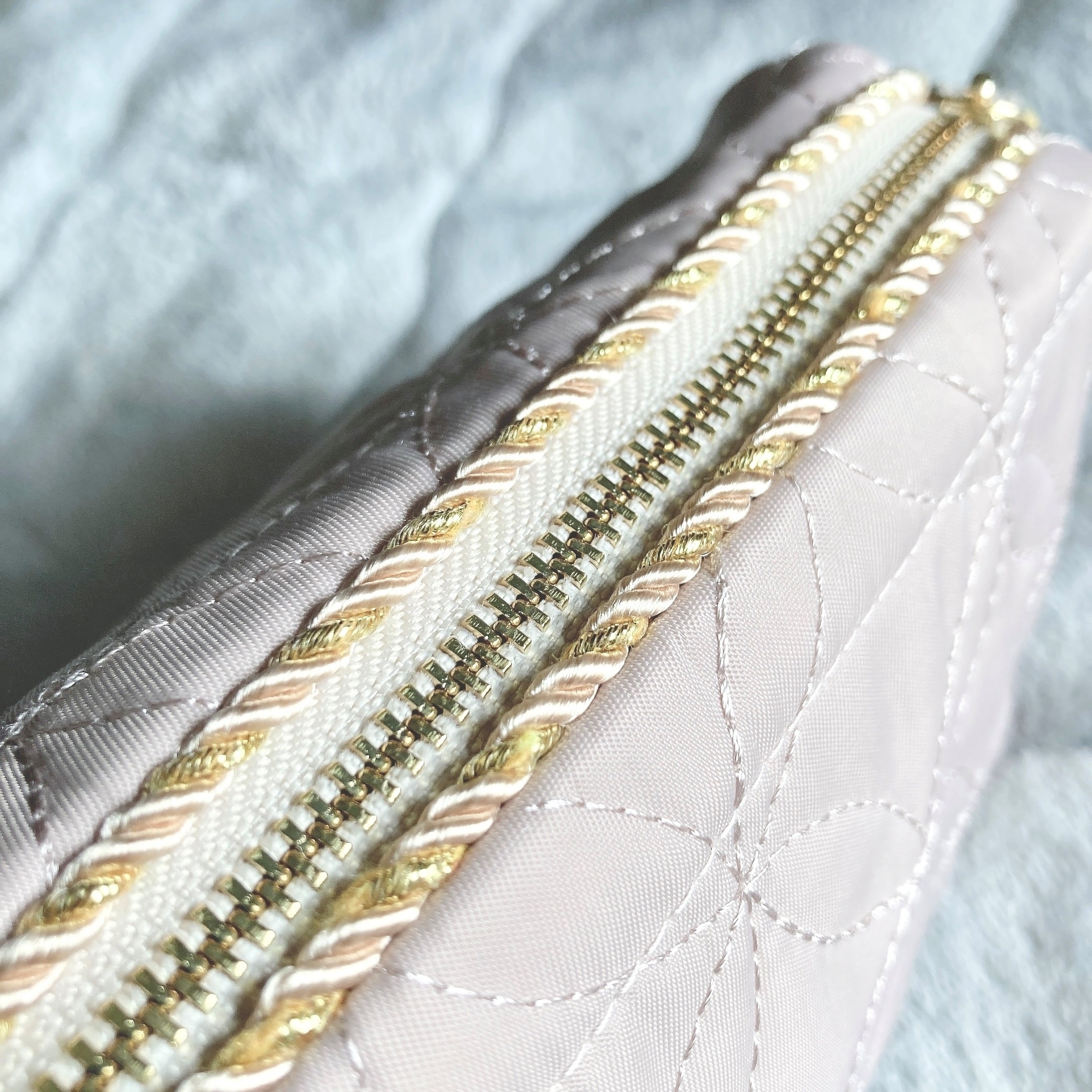 フランフランのオススメメイクポーチ「ベル ワイヤーポーチ グレー」