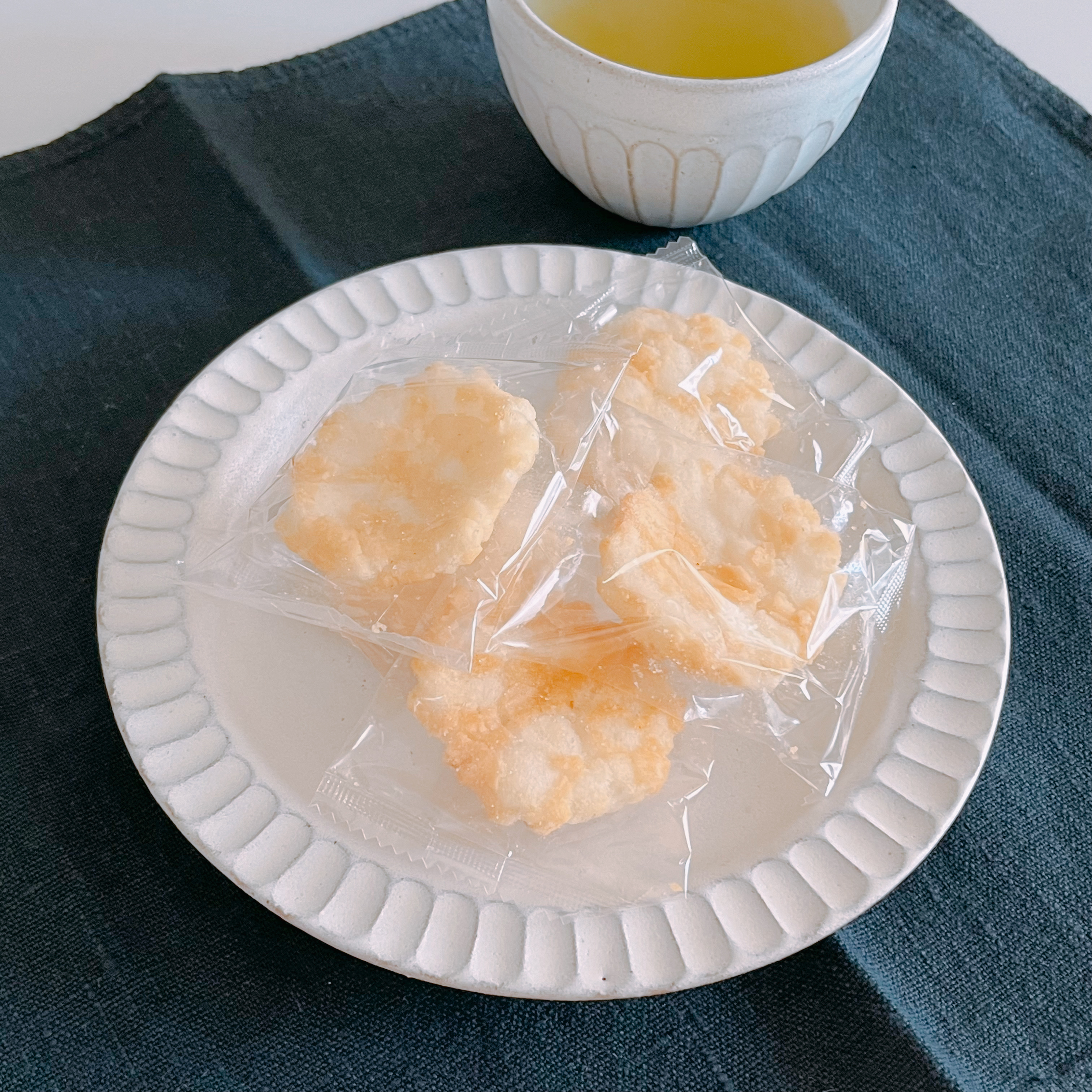 カルディのオススメスナック「柚子塩味の揚げせんべい」