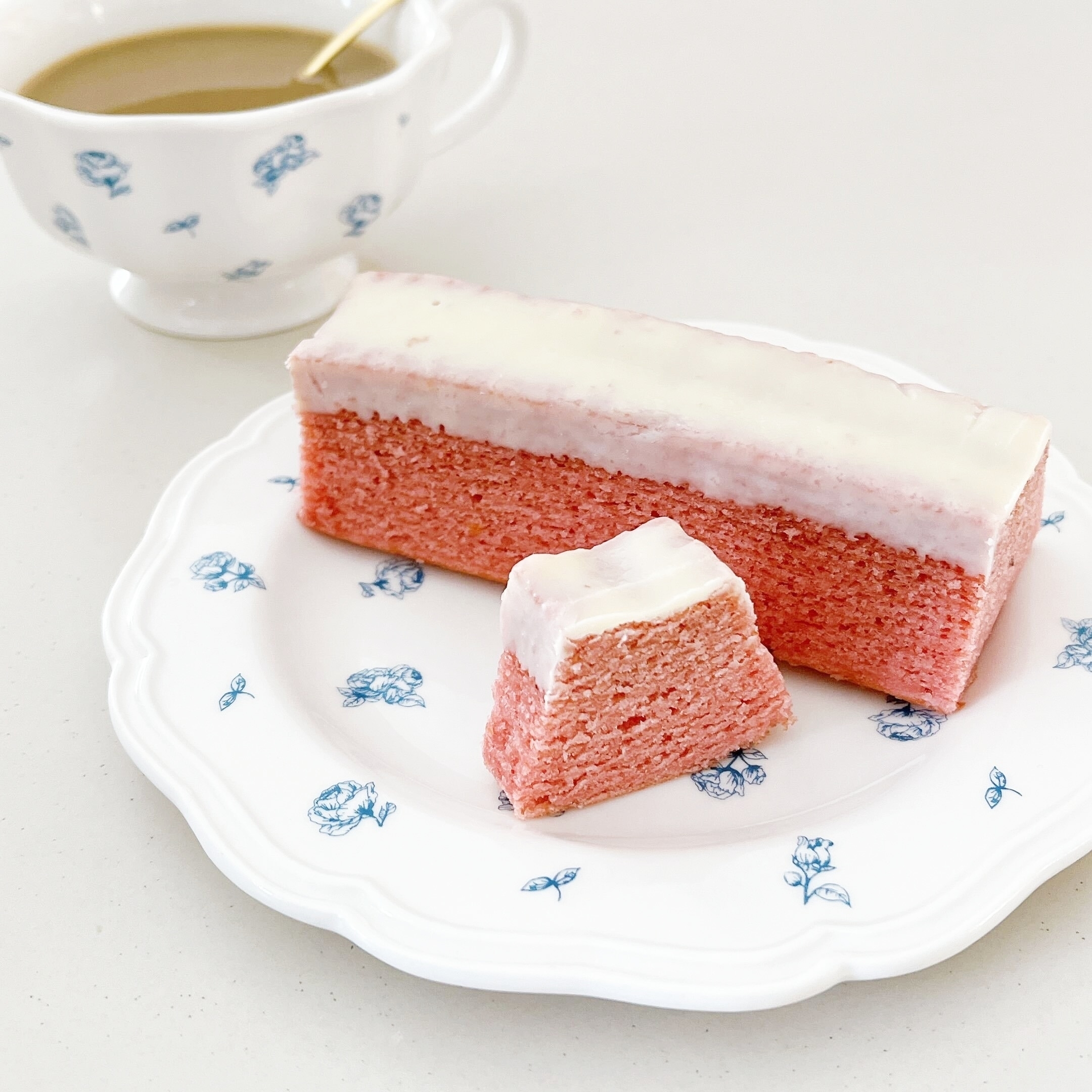 無印良品のおすすめのお菓子「不揃いバウム ホワイトチョコがけいちご」