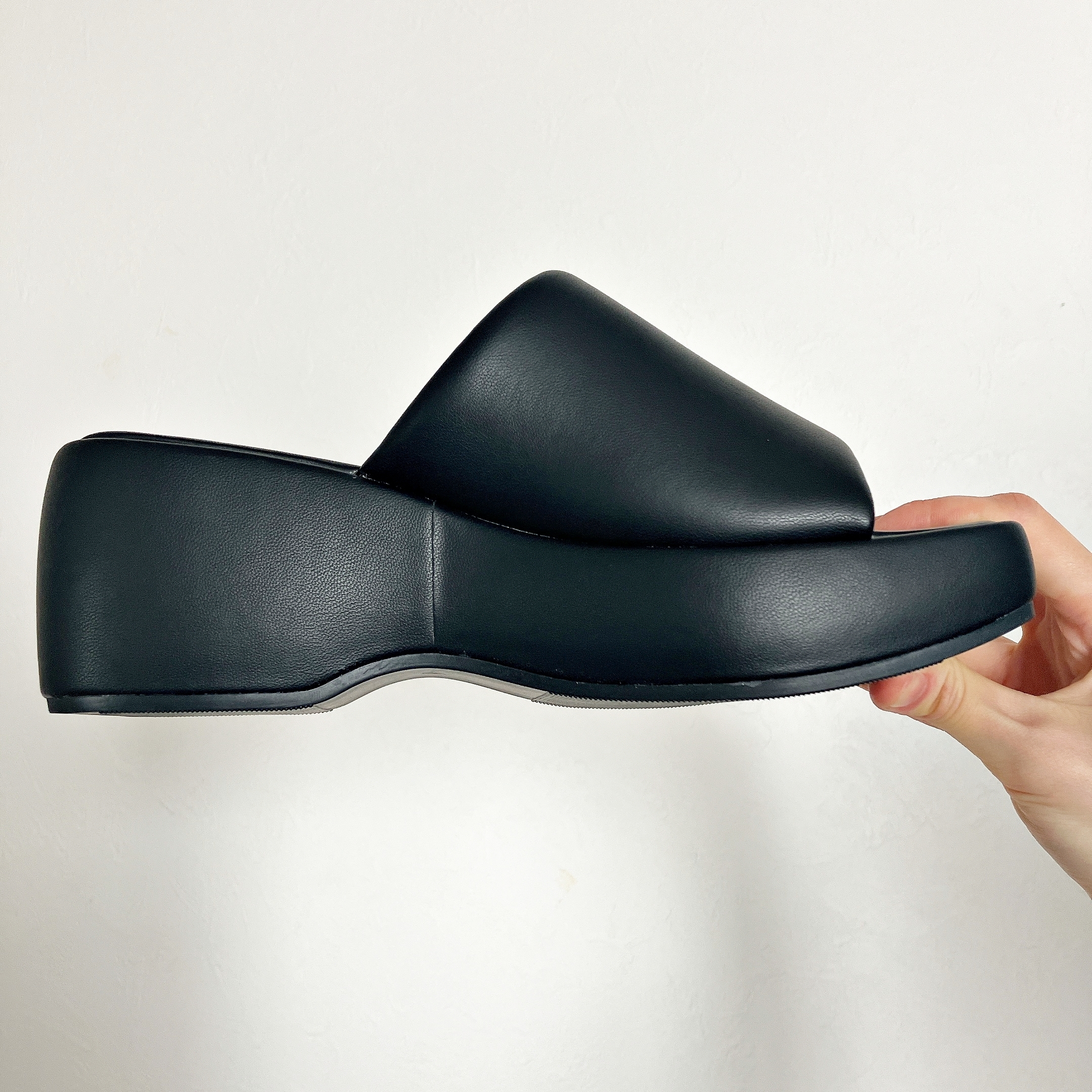 GU(ジーユー)のおすすめシューズ「プラットフォームミュール」