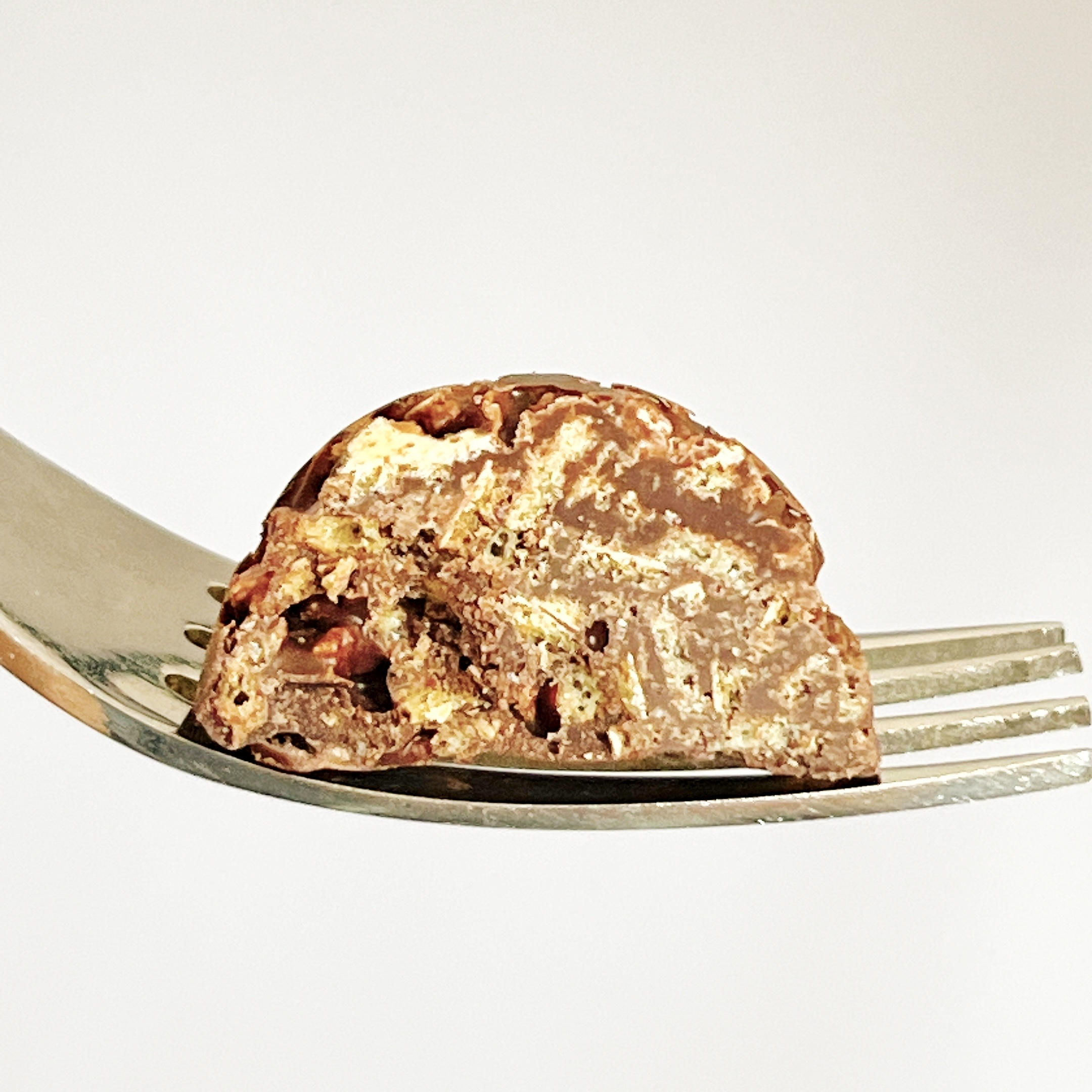 東京ディズニーランドのおすすめお土産「チョコレートクランチ 缶 ドナルド チップ&デール」