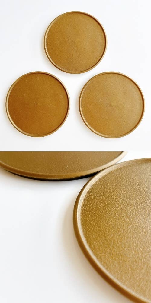 DAISO（ダイソー）のおすすめアイテム「深月レンジ食器（丸小皿、10cm、3枚、ゴールドカラー）」