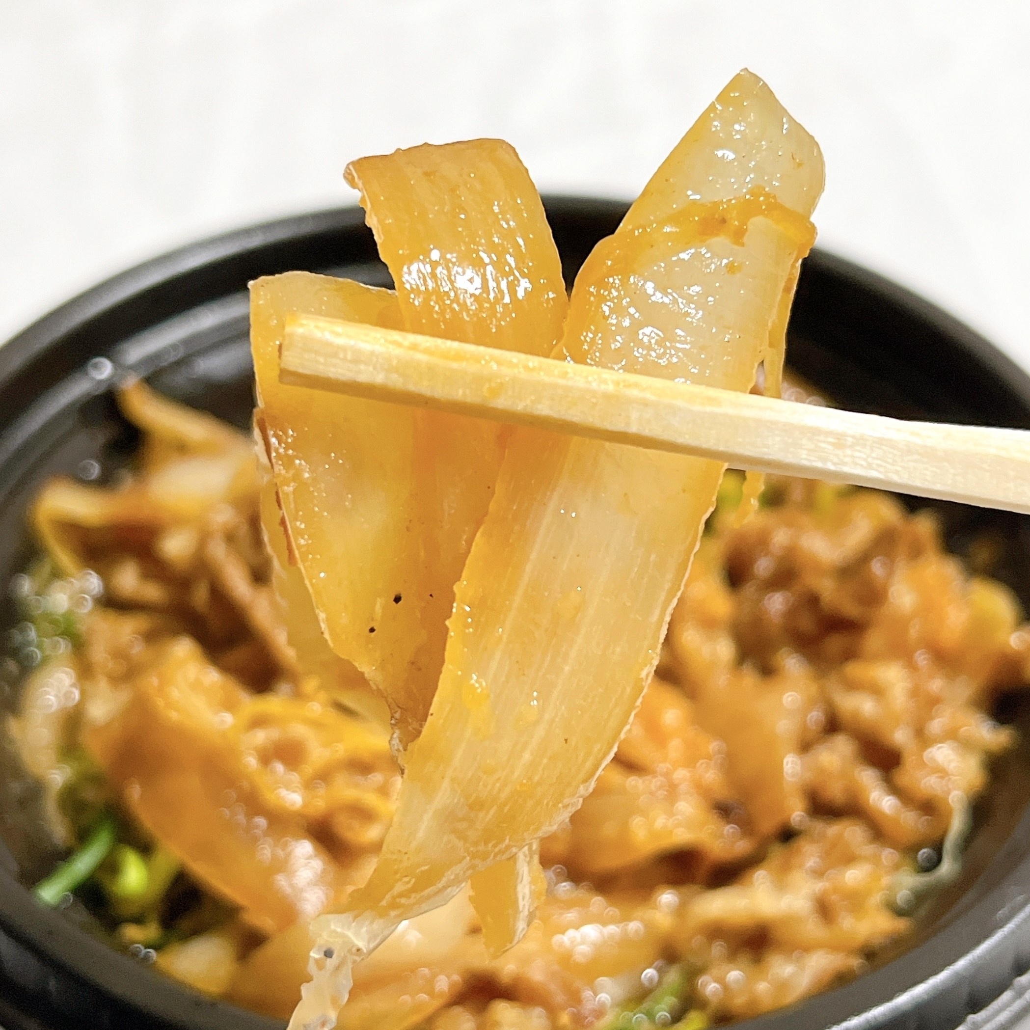 松屋のオススメのメニュー「ネギたっぷり牛肉のエスニック炒め定食」