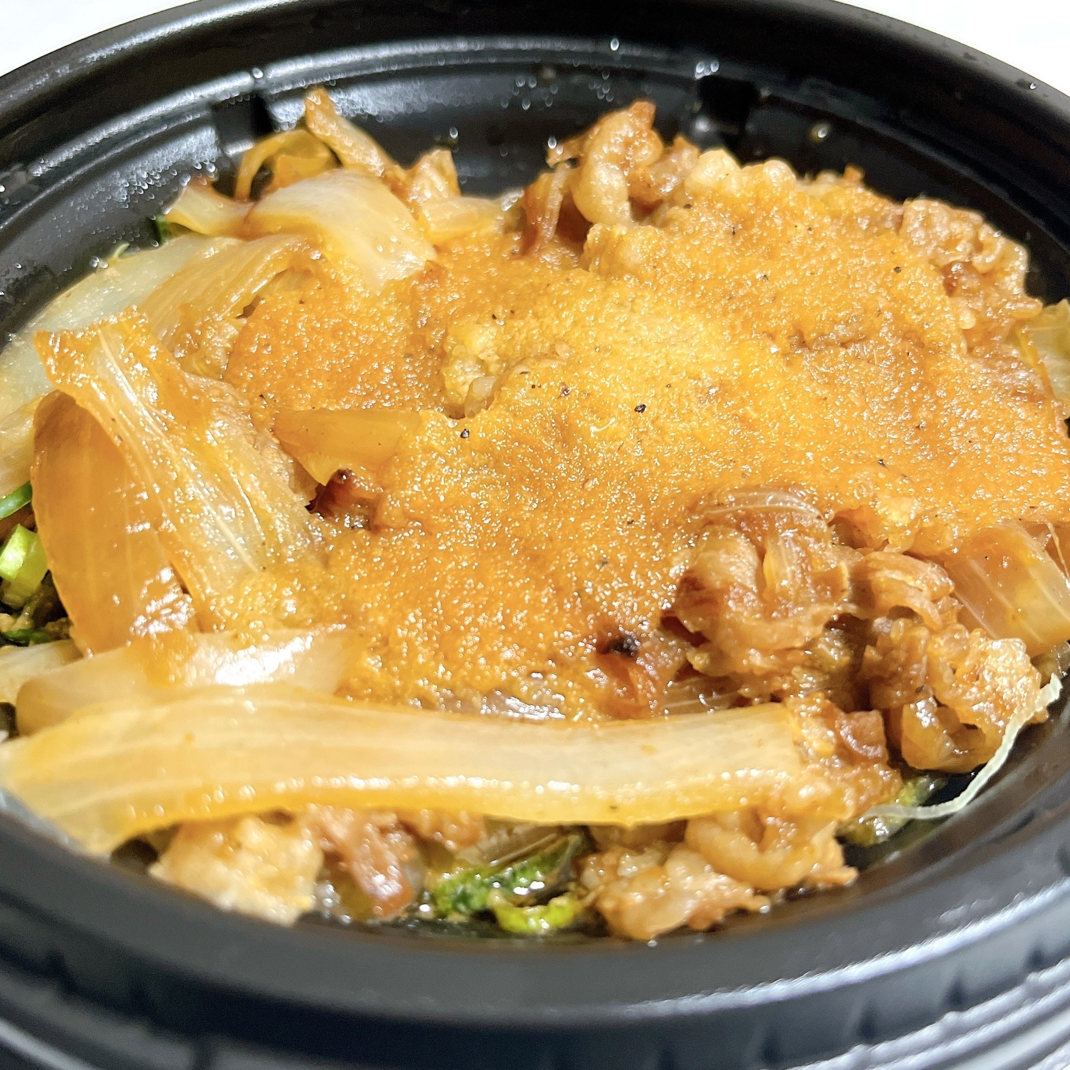 松屋のオススメのメニュー「ネギたっぷり牛肉のエスニック炒め定食」