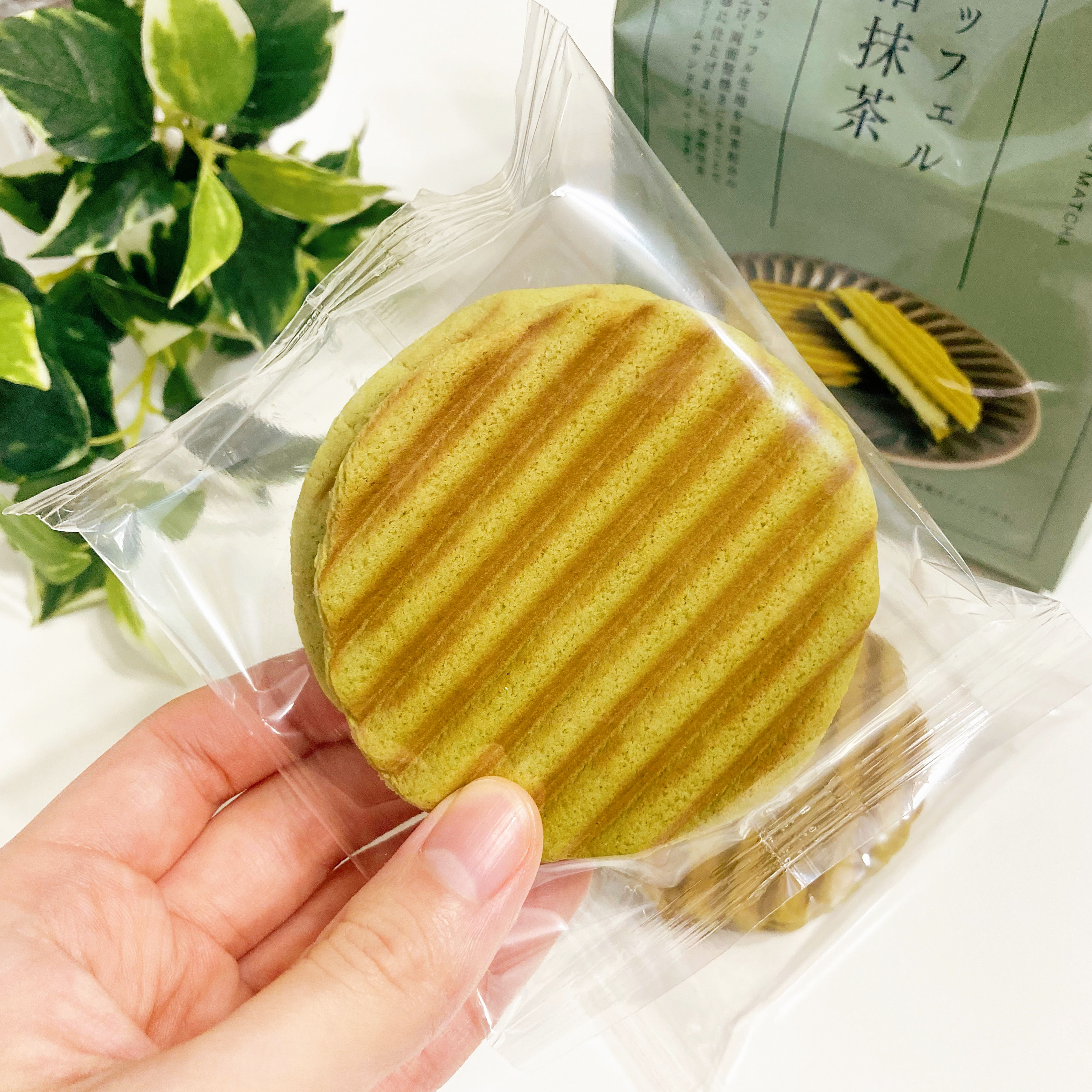 3COINS（スリーコインズ）の季節限定お菓子「ヴァッフェル 宇治抹茶」
