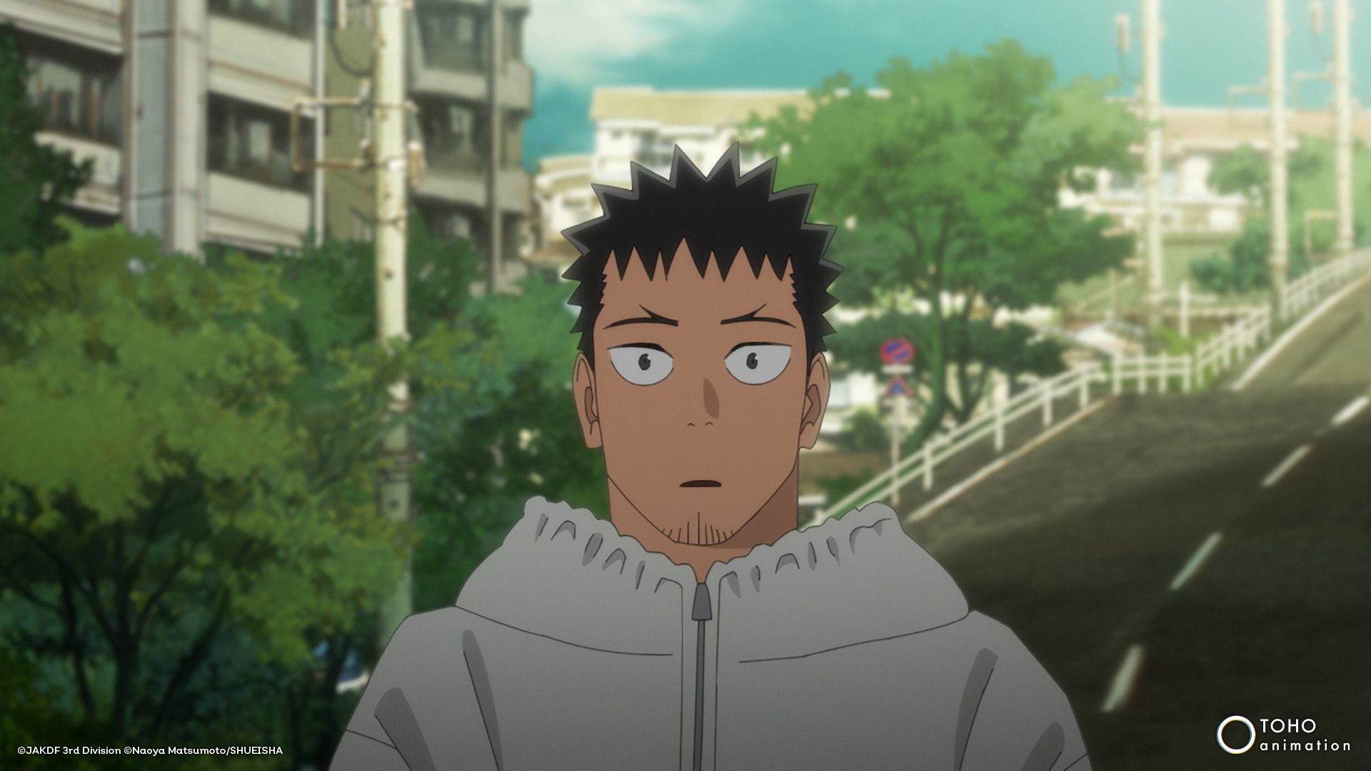 Satoru Gojo sin vendaje en los ojos en una escena de la serie animada &quot;Jujutsu Kaisen&quot;