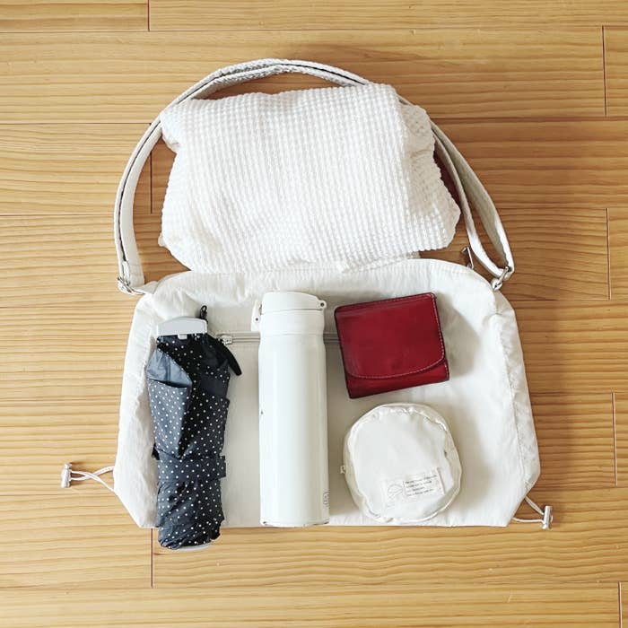 GLOBAL WORK(グローバルワーク)のオススメバッグ「撥水軽量ミニショルダー」