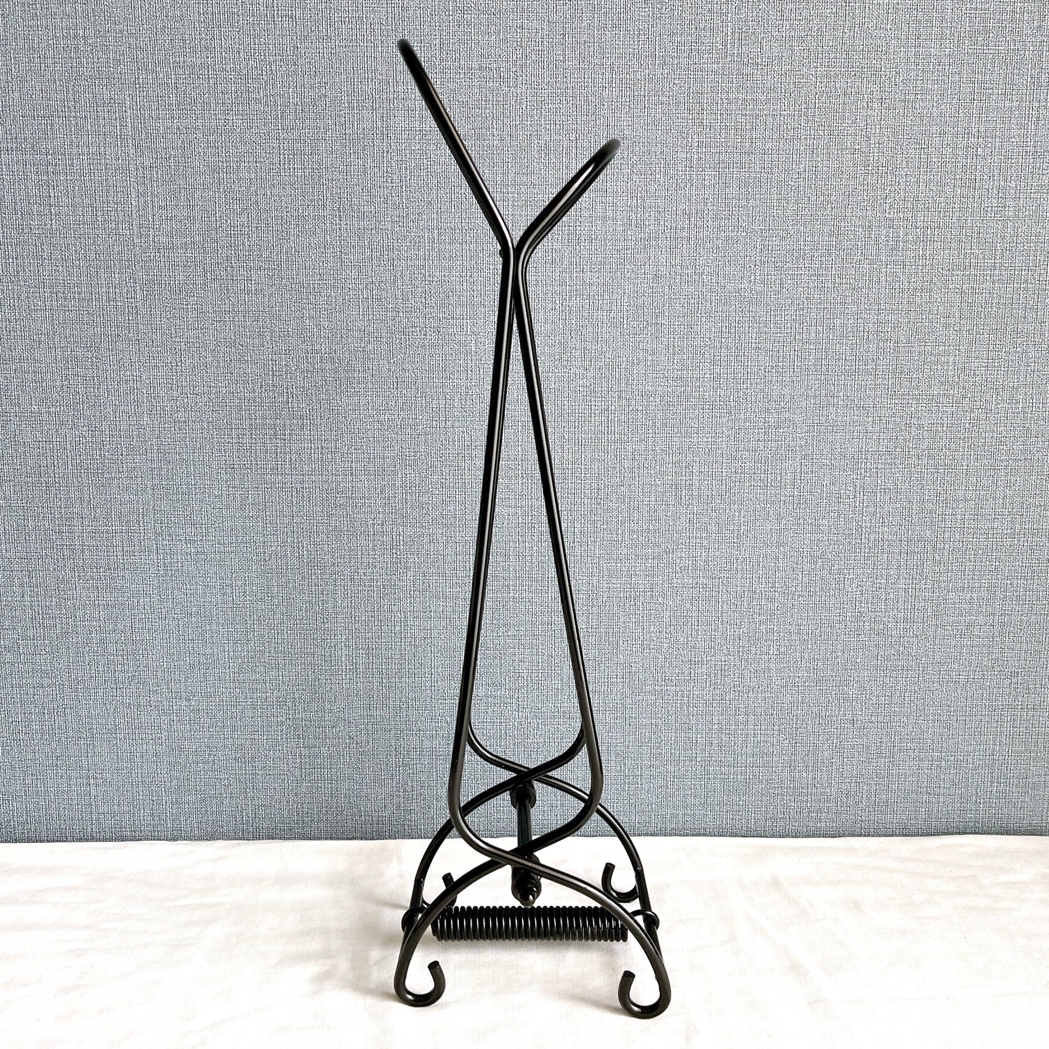 ニトリのオススメのグッズ「はさんで運べるダンボールストッカー(ブラック)」