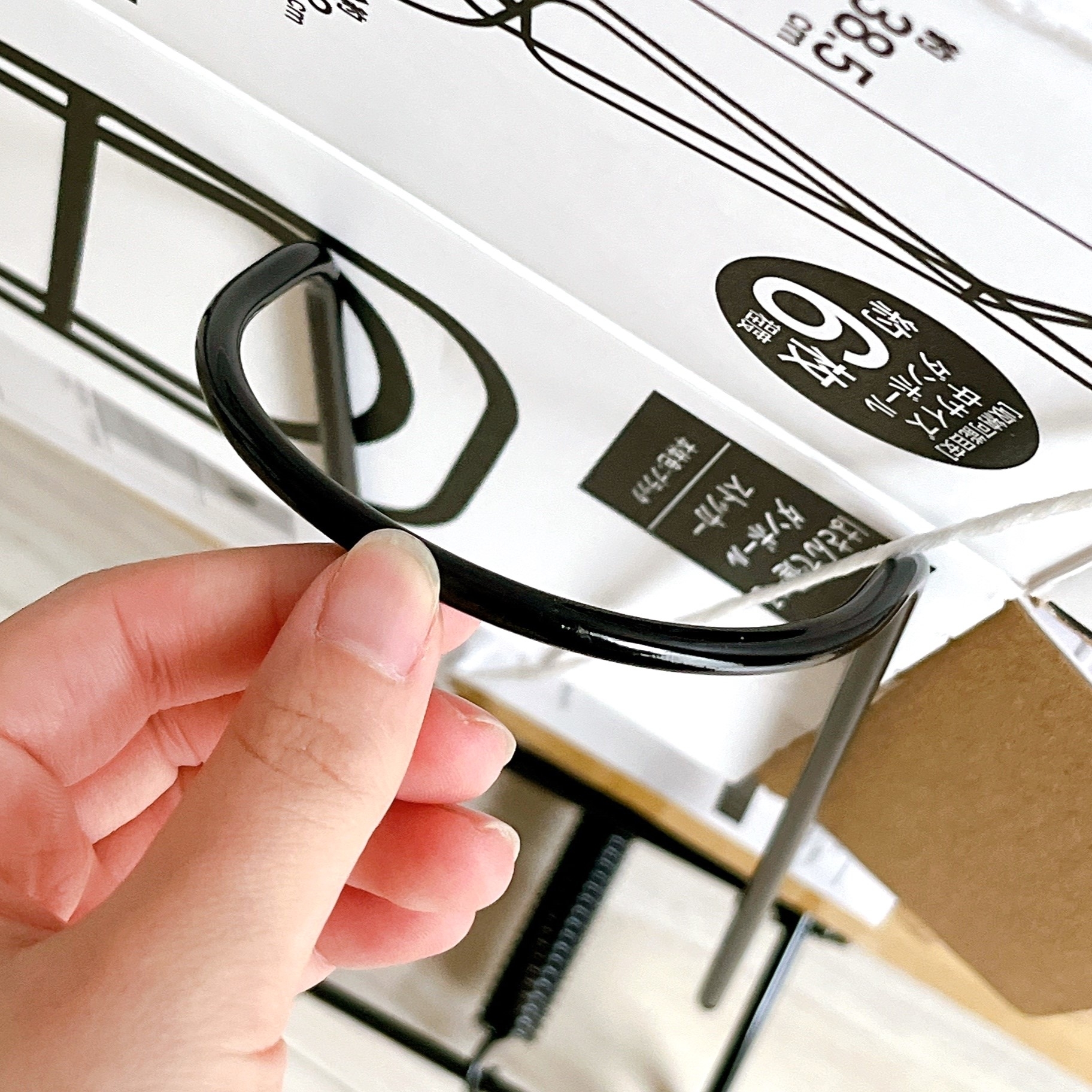 ニトリのオススメのグッズ「はさんで運べるダンボールストッカー(ブラック)」