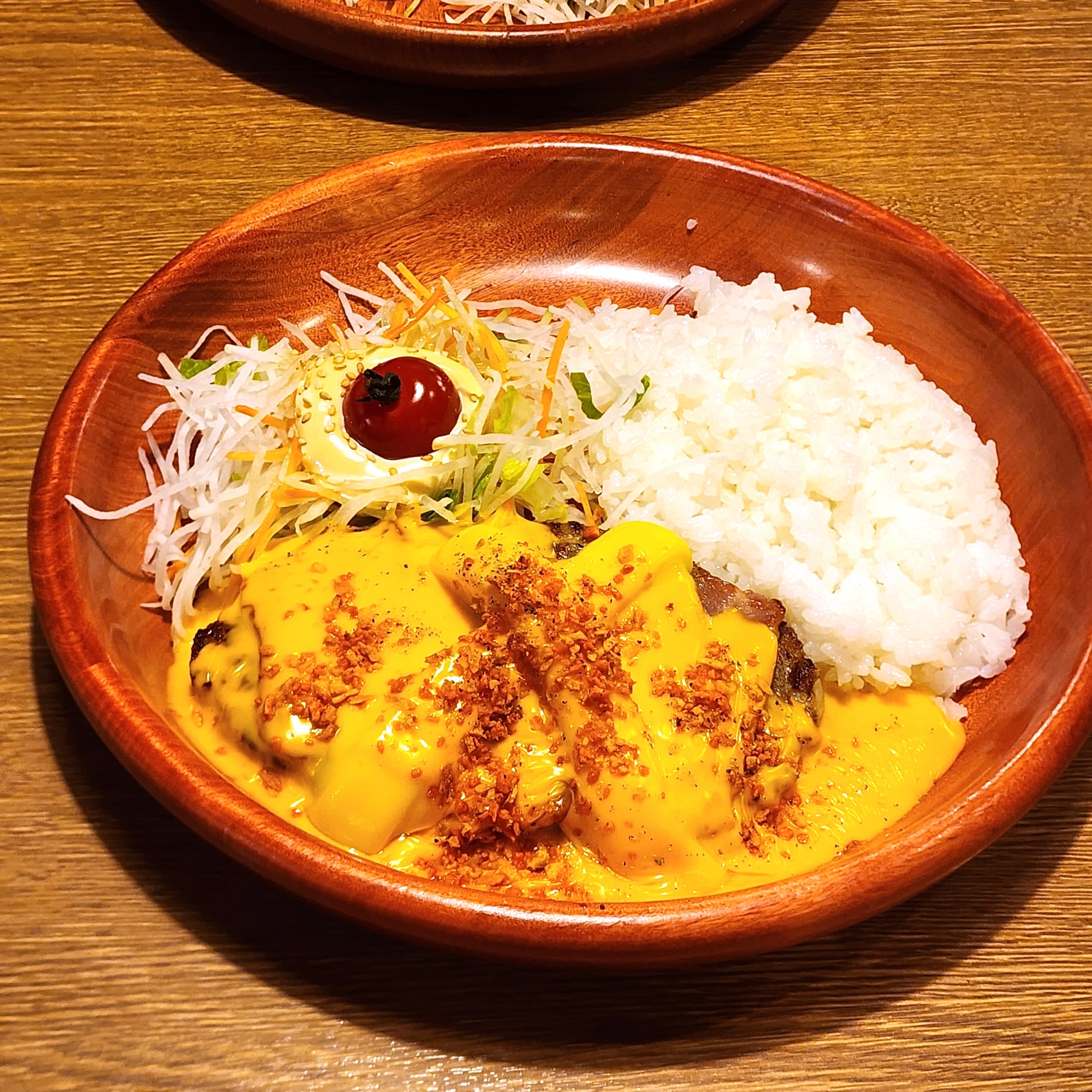 びっくりドンキーのおすすめフード「ガーリックベーコンメルティーチーズバーグ」