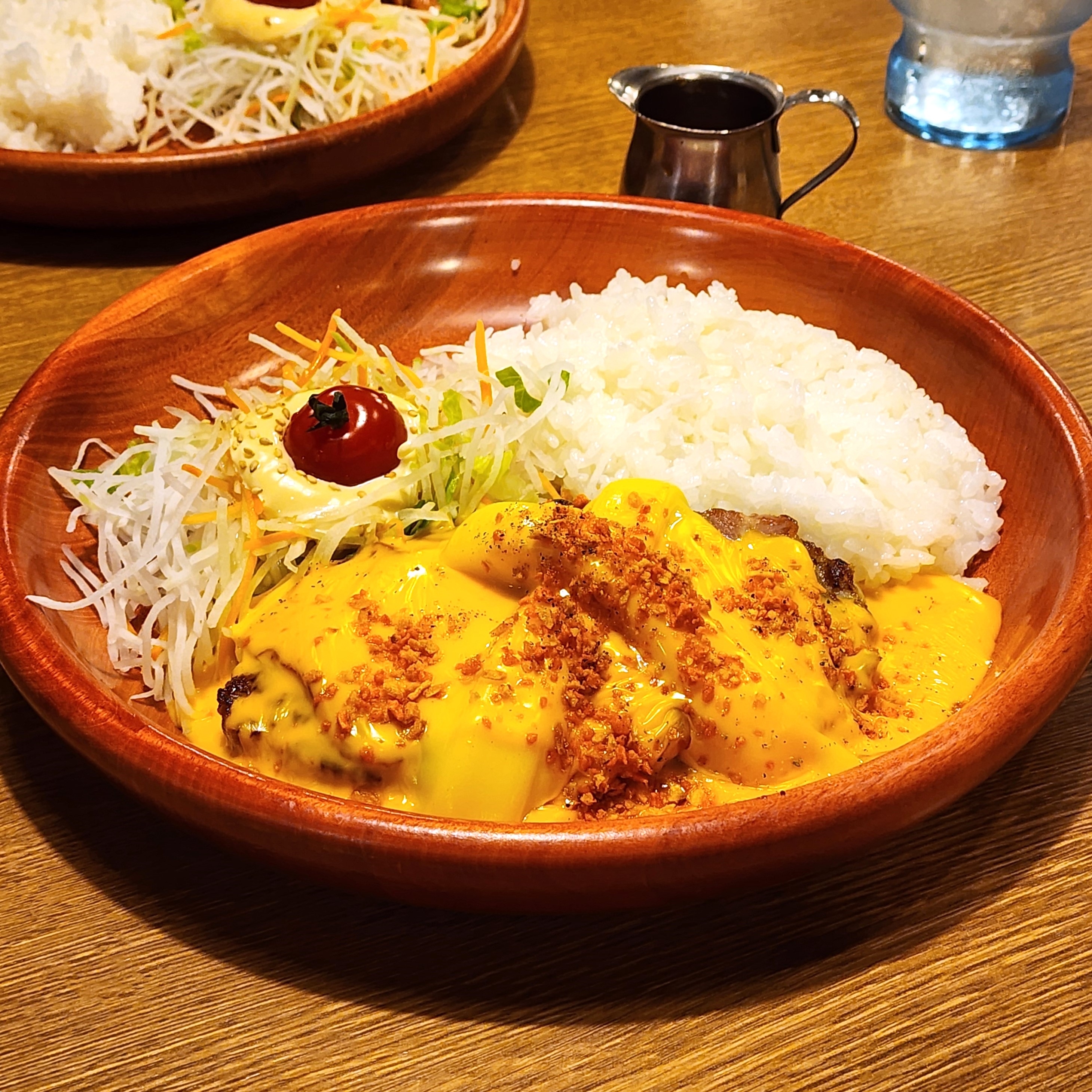 びっくりドンキーのおすすめフード「ガーリックベーコンメルティーチーズバーグ」