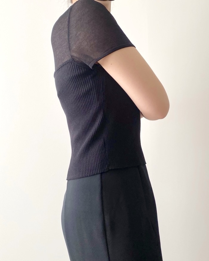 GU（ジーユー）のおすすめトップス「ビスチェコンビネーションセーター（半袖）+E」