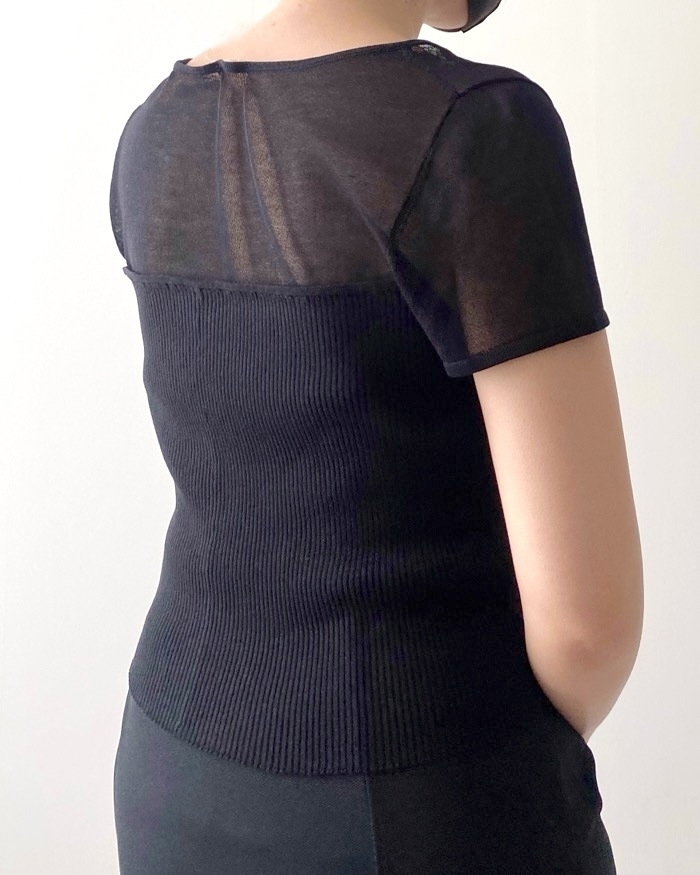 GU（ジーユー）のおすすめトップス「ビスチェコンビネーションセーター（半袖）+E」