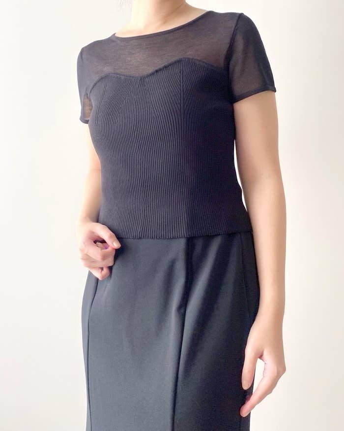 GU(ジーユー)のおすすめトップス「ビスチェコンビネーションセーター(半袖)+E」