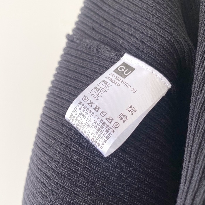 GU（ジーユー）のおすすめトップス「ビスチェコンビネーションセーター（半袖）+E」