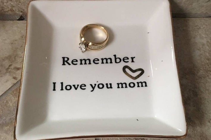 A ring on a dish with the inscribed message "Remember I love you mom,"