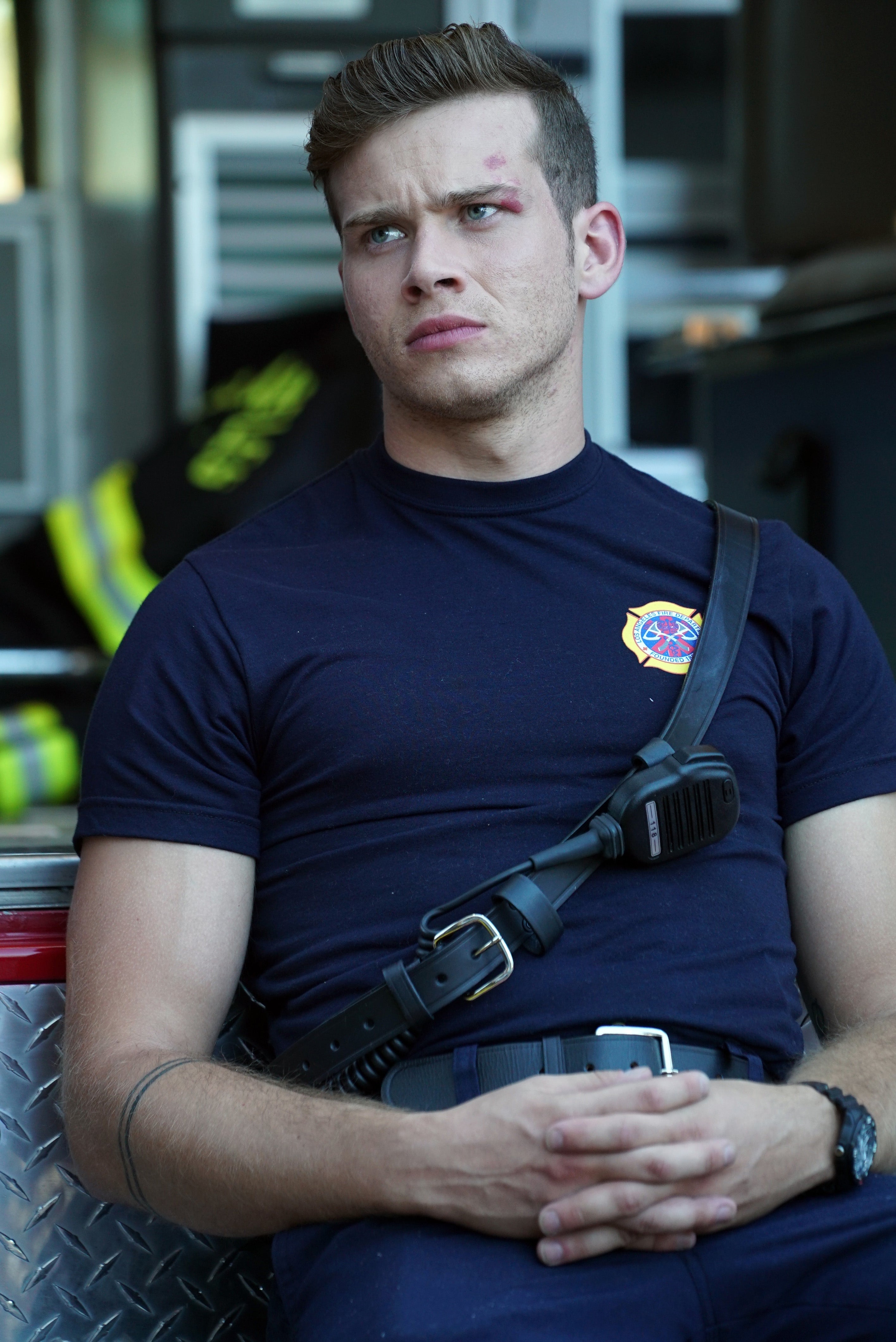 Male Tv Show Characters 60 Photos - Moonagedaydream.film