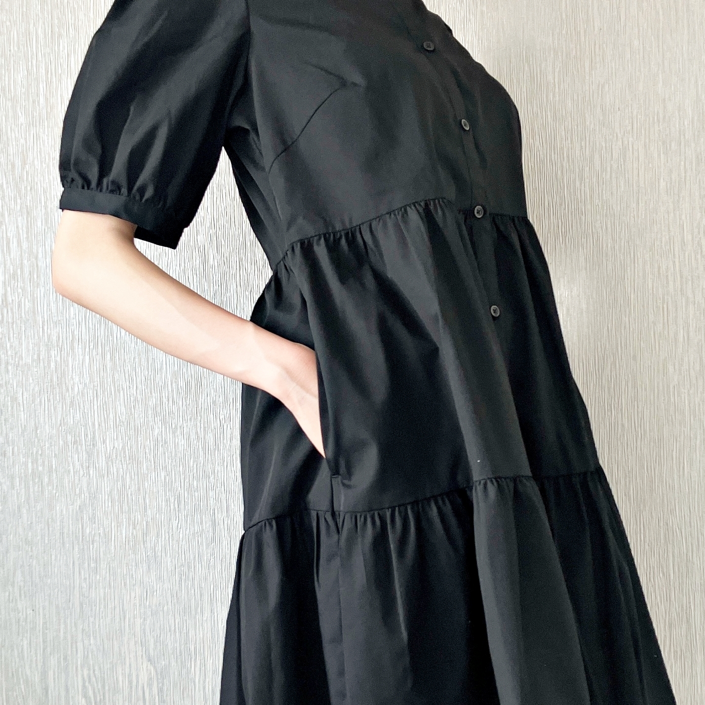 GU（ジーユー）のおすすめワンピース「ティアードVネックミニワンピース（5分袖）OSB+EC」