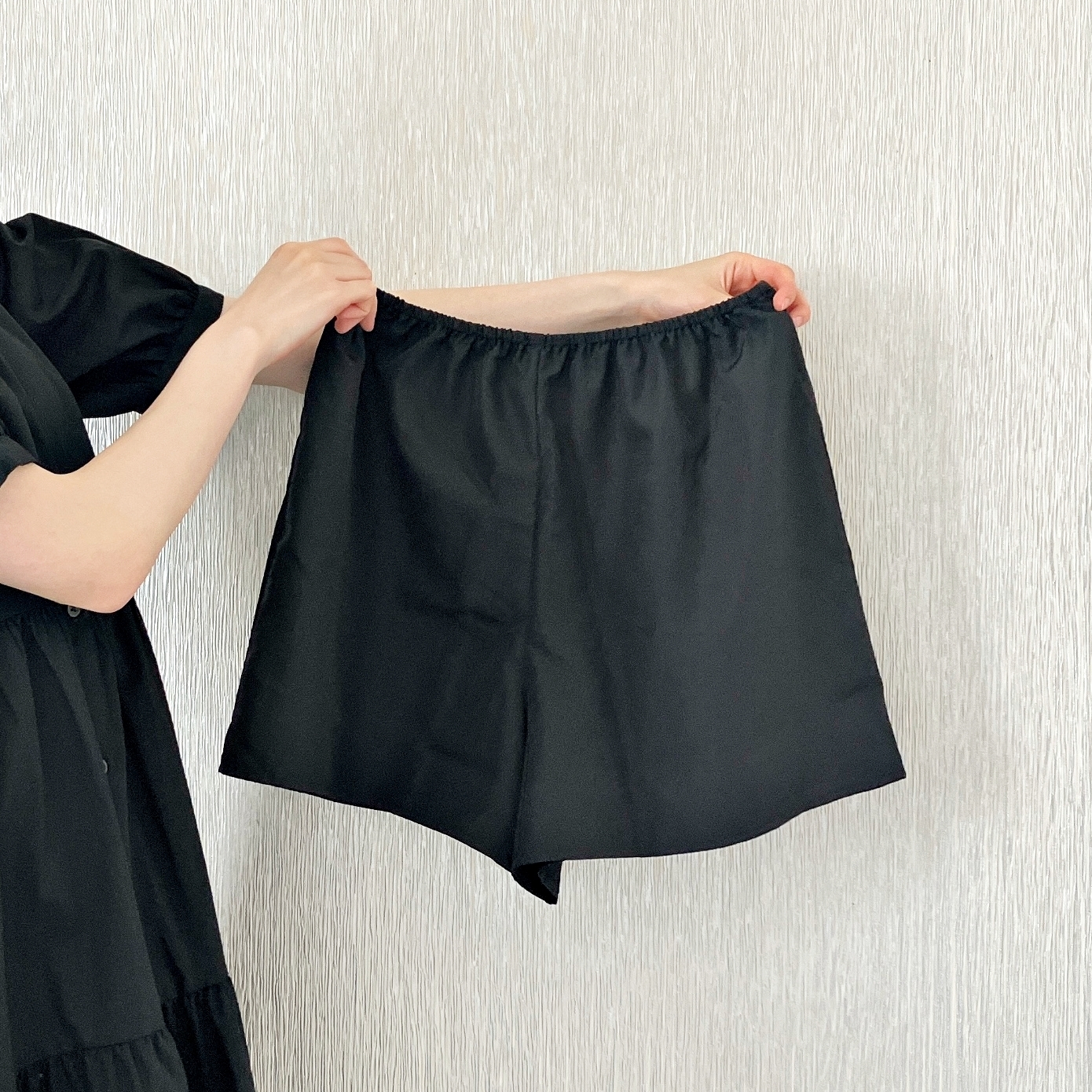 GU（ジーユー）のおすすめワンピース「ティアードVネックミニワンピース（5分袖）OSB+EC」