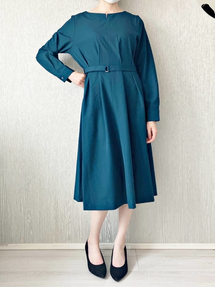 ハニーズのおすすめファッションアイテム「タック使いワンピース」