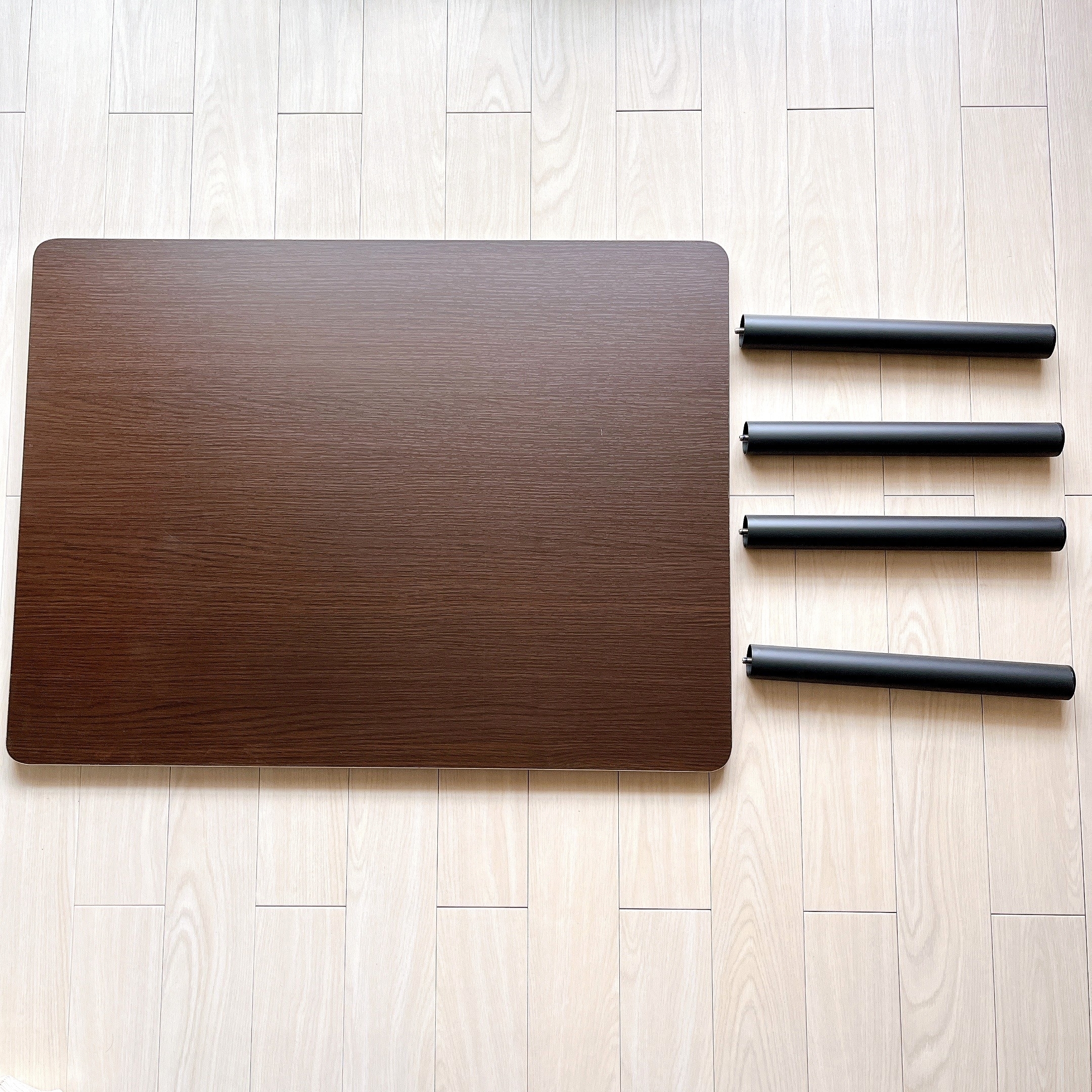 ニトリのおすすめのテーブル「簡単に脚を外せるローテーブル ハロー（ダークブラウン）」